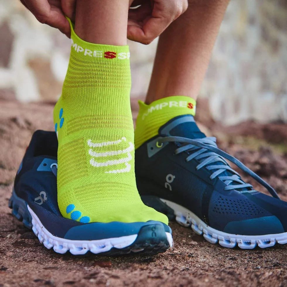 COMPRESSPORT XU00047B Skarpety Unisex dla dorosłych, Pierwszy/Fjord Blue, 39-41 EU