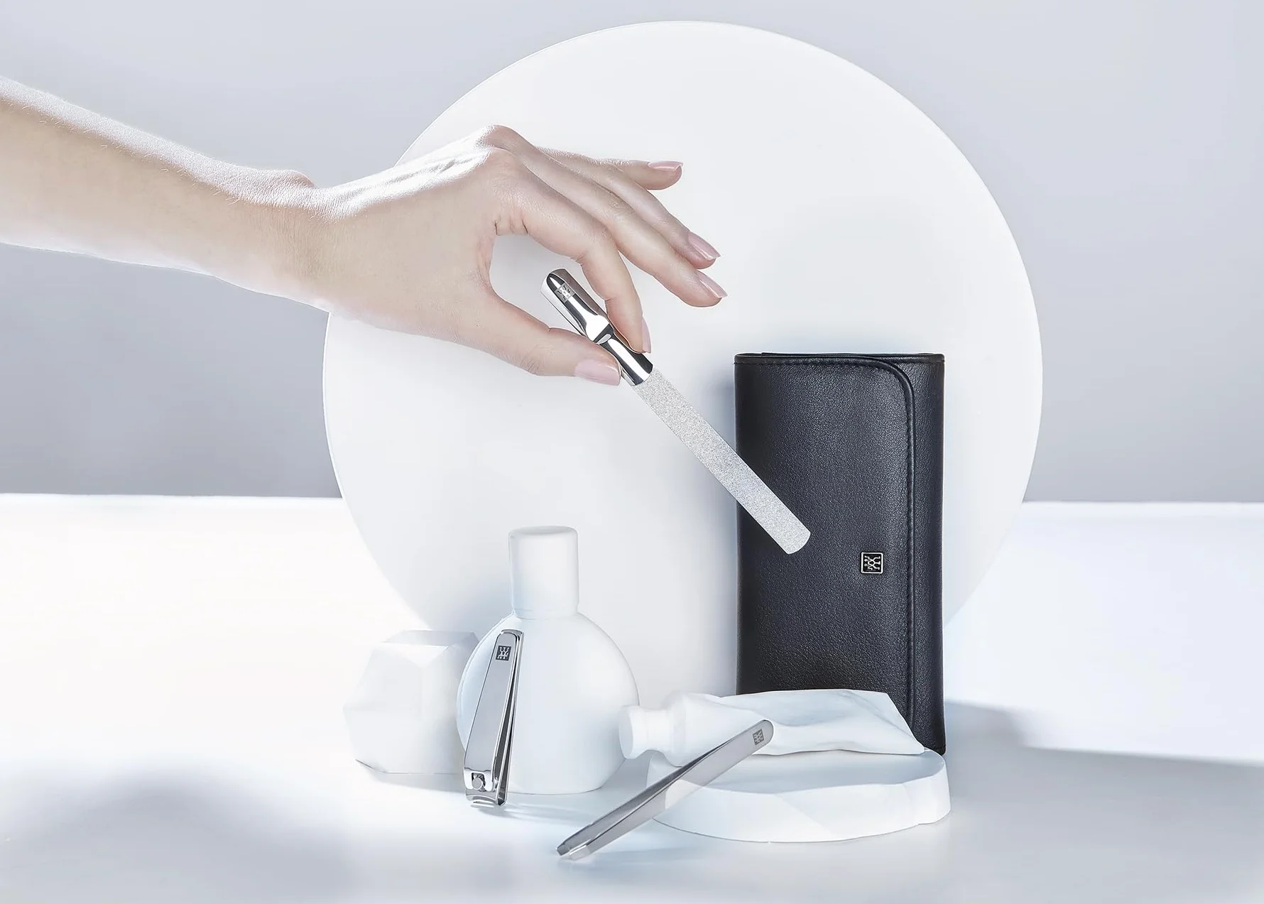 ZWILLING Zestaw do manicure (5 części, do pielęgnacji paznokci i pedicure, etui z prawdziwej skóry z nożyczkami do paznokci i skórek), polerowana stal nierdzewna, czarny