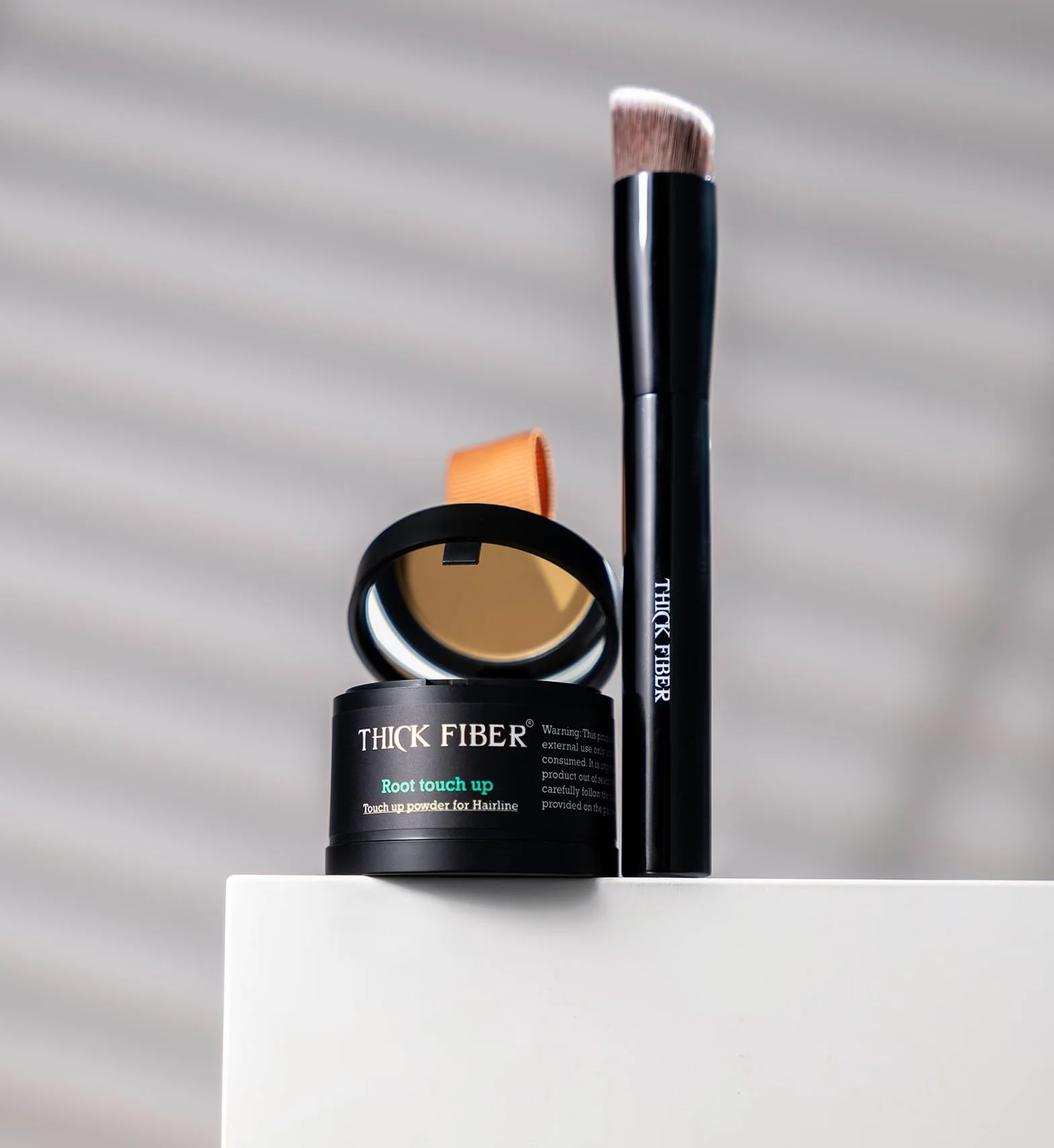 THICK FIBER Root Touch Up Puder do przerzedzonych włosów dla kobiet, zestaw do maskowania wypadających włosów, odporny na wodę i pot, z pędzelkiem (blond)