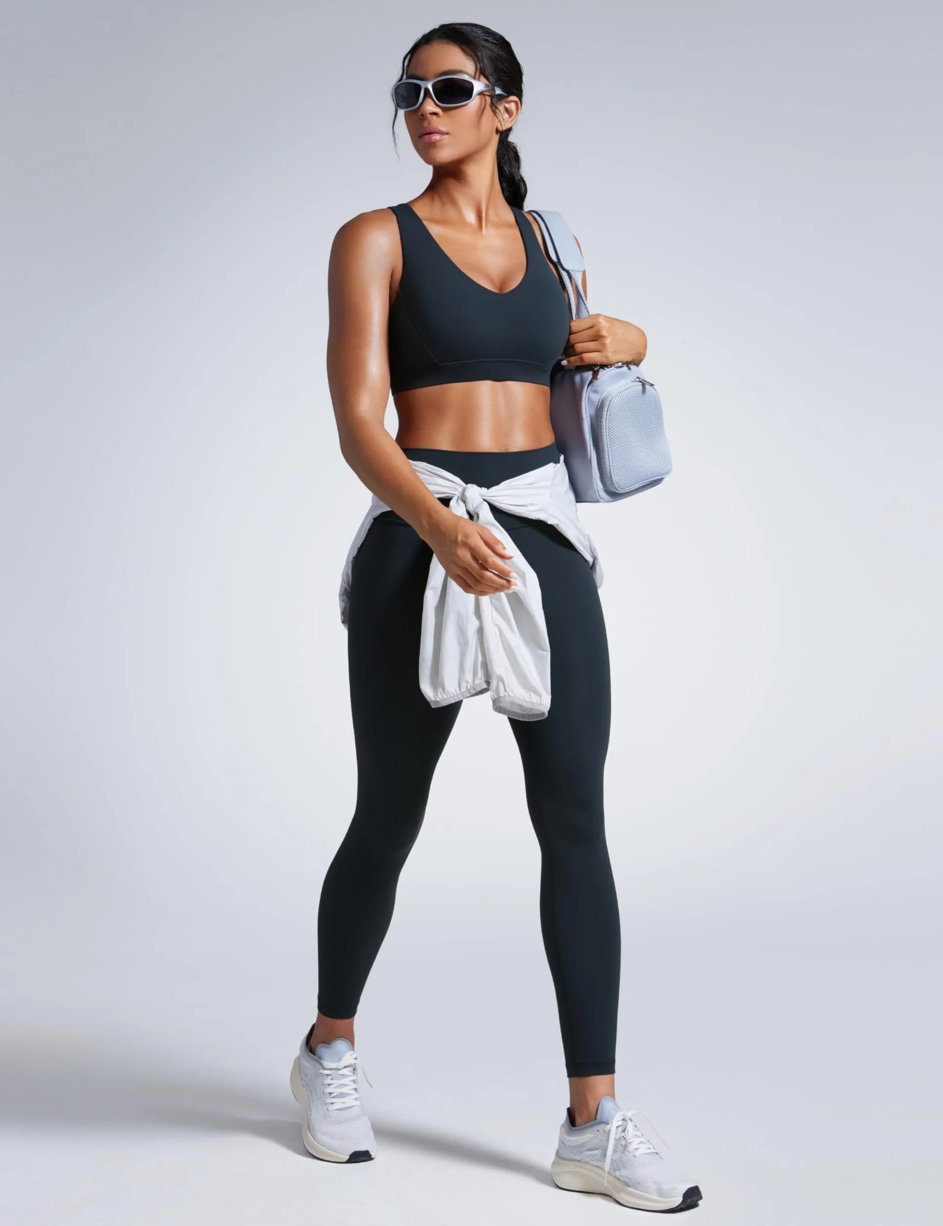 CRZ YOGA Biustonosz sportowy Butterbreeze Criss Cross Back dla kobiet – dekolt w serek regulowane ramiączka usztywniany bezprzewodowy krótki top treningowy