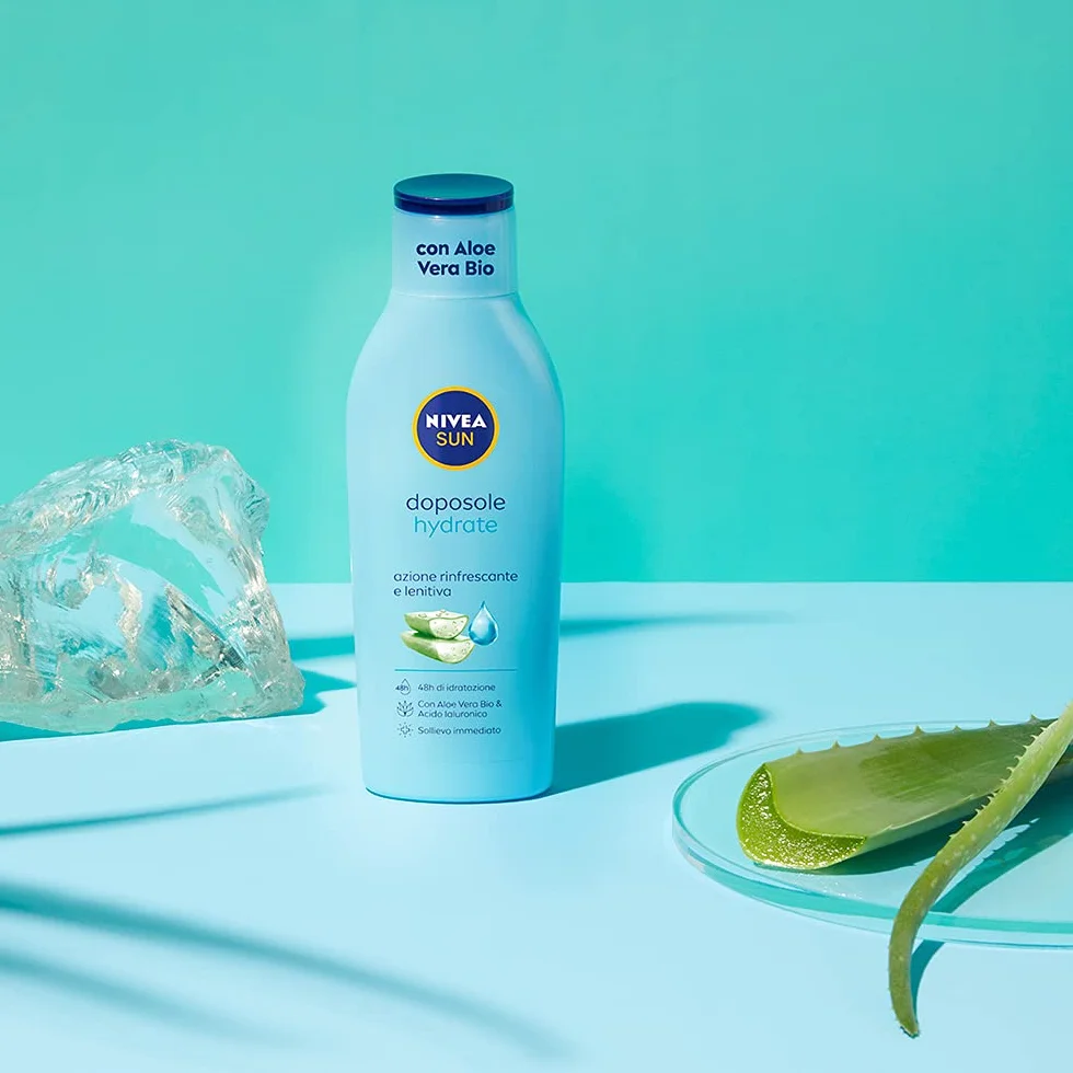 NIVEA SUN Latte Hydrate po opalaniu w butelce maxi 400 ml, krem po opalaniu z bioaloesem i kwasem hialuronowym, nawilżający krem do ciała o działaniu chłodzącym i kojącym