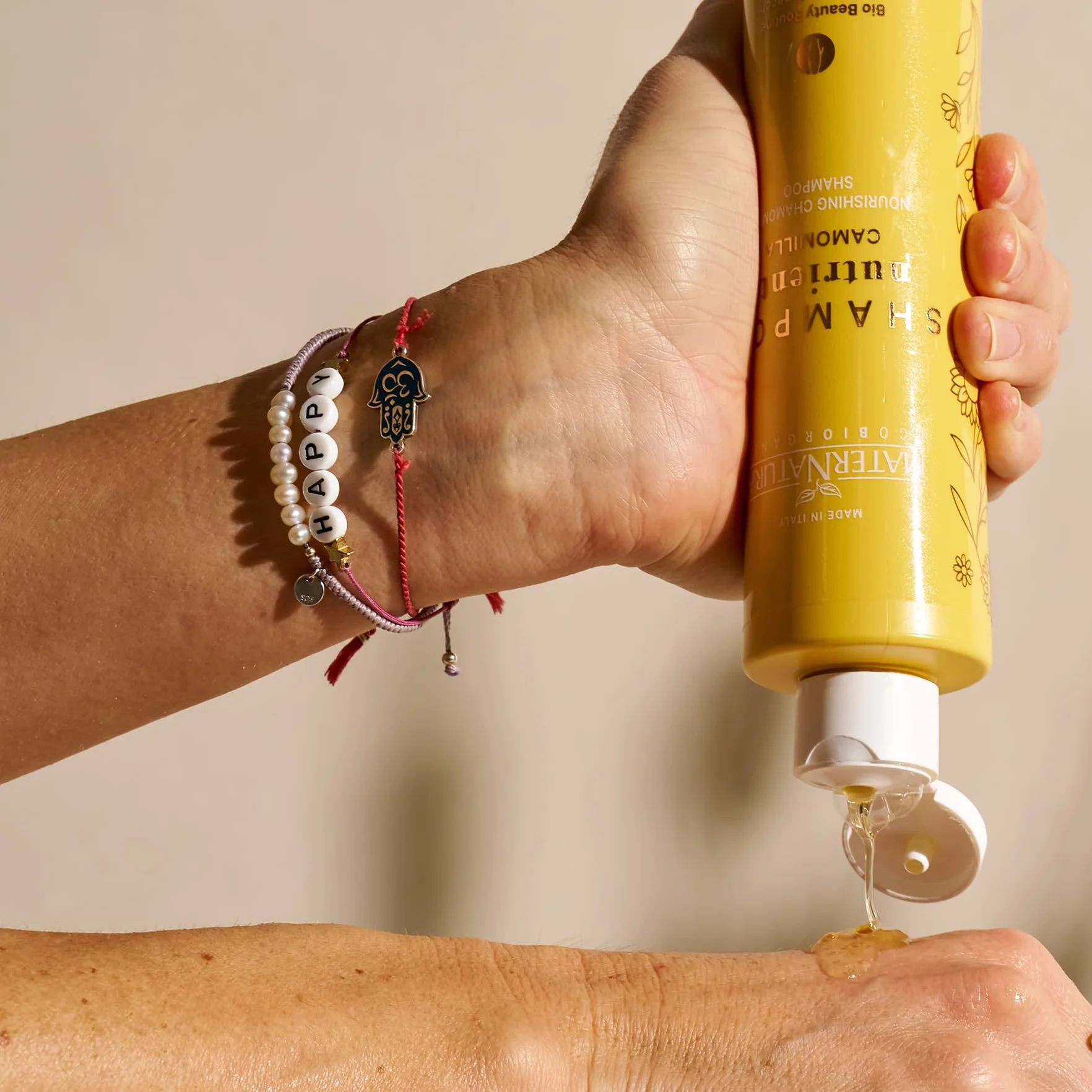 Maternatura, Szampon do włosów suchych z rumiankiem, wzbogacona formuła z odżywką i nawilżającą, Bio Beauty Routine Cute i suche włosy, wyprodukowane we Włoszech - 250 ml