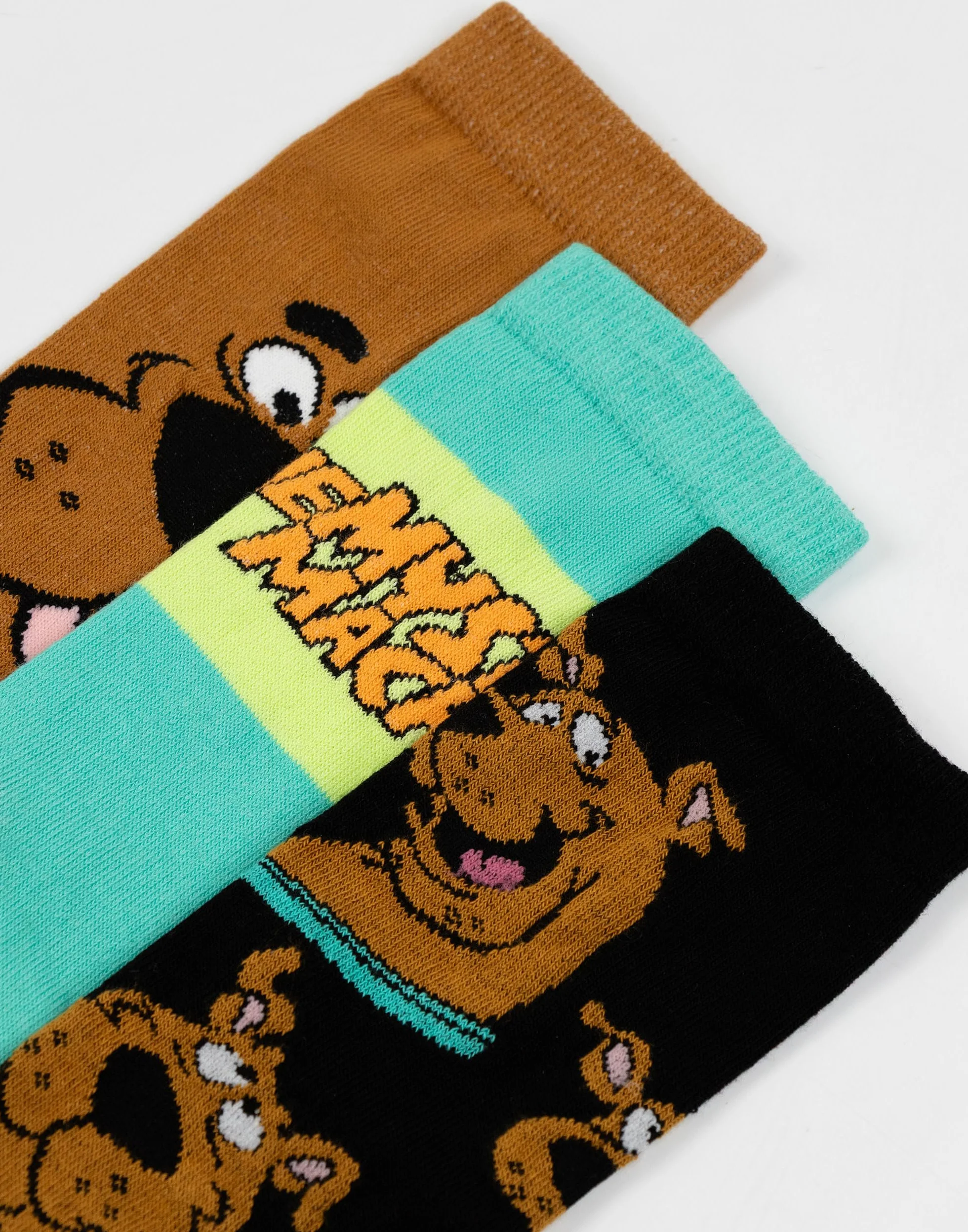 Scooby-Doo! Zestaw 3 skarpetek unisex z motywem Scooby Doo Mystery Machine w wielokolorowe paski na łydki | Postać z kreskówki na co dzień | Gadżety Warner Bros