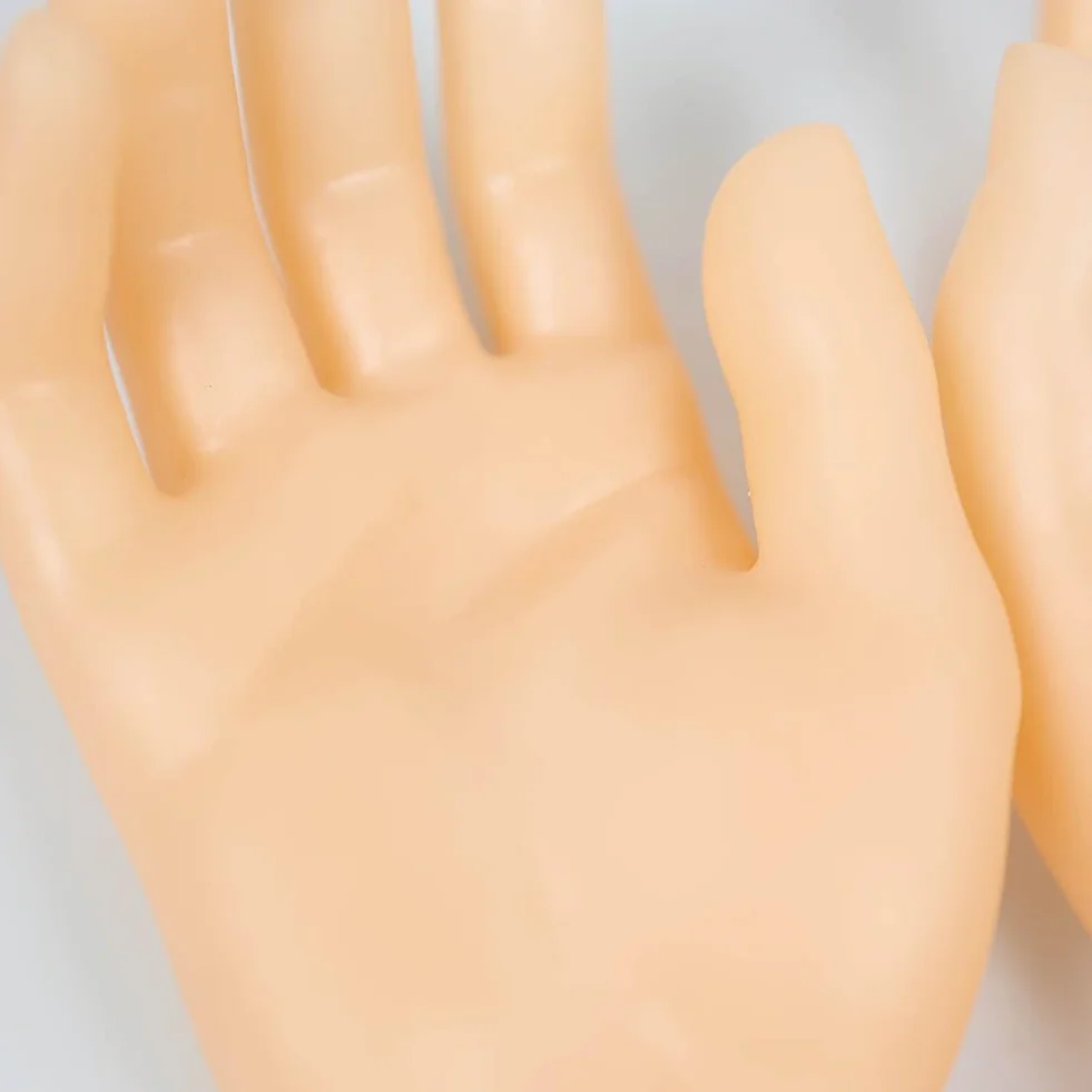 2 sztuki model ręczny wielokrotnego użytku manicure ćwiczenia ręce lewej i prawej ręki mężczyźni kobiety symulacja model dłoni rekwizyty do stojaka wystawowego centrum handlowego, kolor skóry