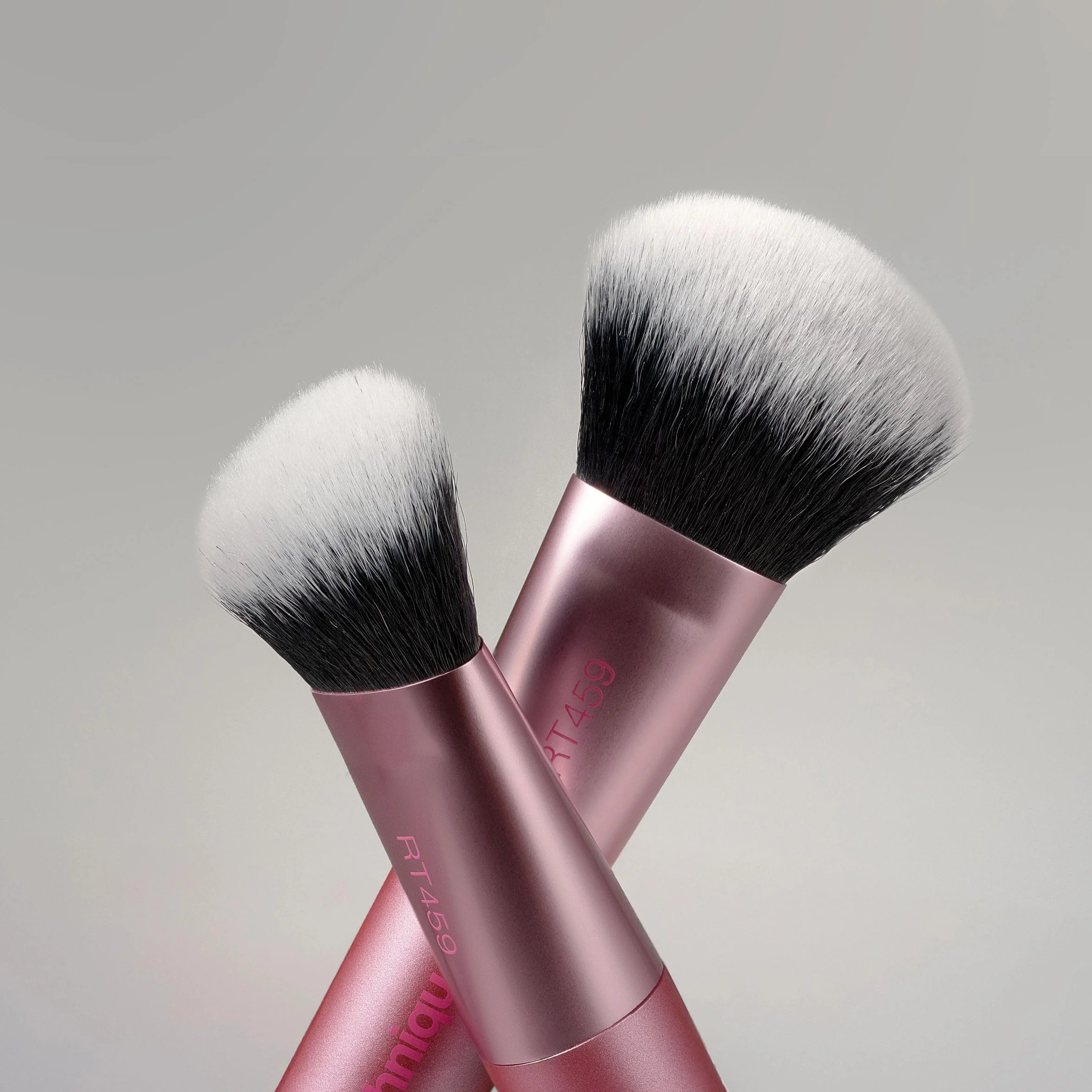 Real Techniques Ultimate Multi Tasker Brush, Dual-Ended Makeup Brush for Foundation, Blush Bronzer & Powder, Precision Sculpting & Blending, UltraPlush Bristles, Cruelty-Free, 1 Count