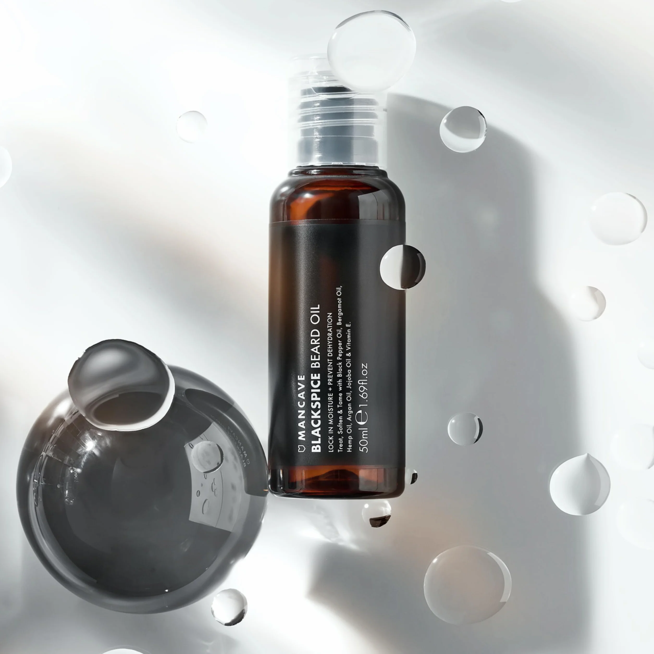 ManCave Blackspice Olejek do Brody dla Mężczyzn, 50 ml, Naturalne Składniki, Wegański i Cruelty-Free, Zmiękczający Olejek do Brody z Olejem Arganowym, Bergamotowym i Konopnym, dla Mężczyzn