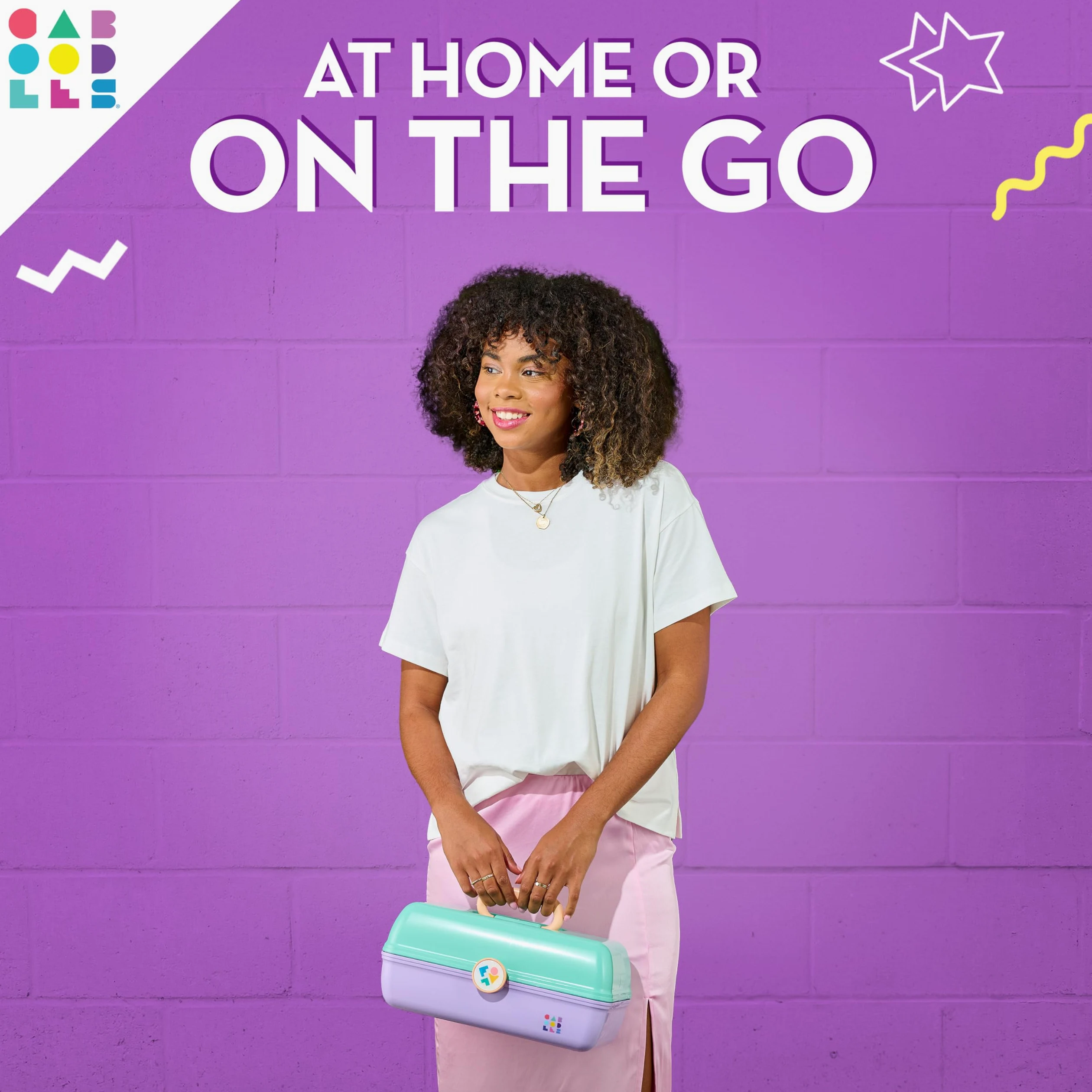 Caboodles On-The-Go pudełko do makijażu dla dziewczyn, twarde plastikowe pudełko do makijażu, wbudowane lustro, bezpieczny zatrzask dla bezpiecznej podróży, przestronne miejsce do przechowywania