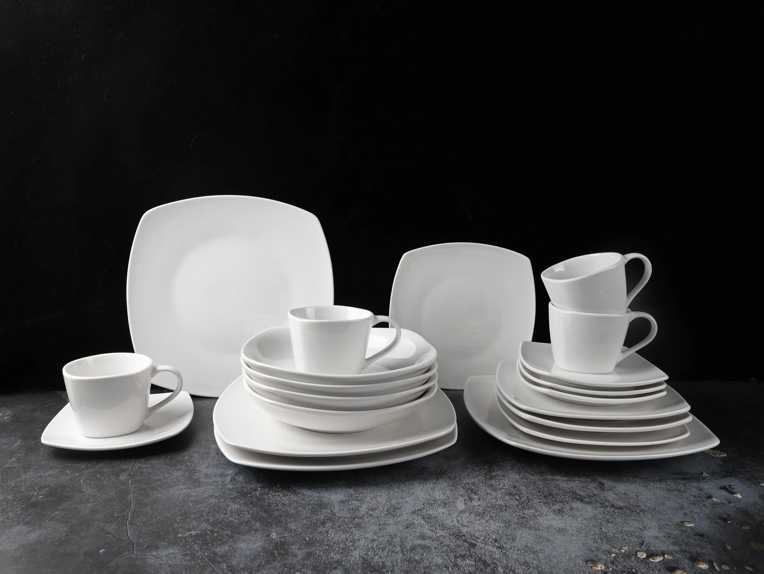 ECHTWERK 30-częściowy serwis kombi "Classic", nowoczesne wzornictwo, elegancki biały zestaw naczyń z porcelany z 6 talerzami obiadowymi, 6 x talerzykami dodatkowymi, 6 x talerz do zupy, 6 x filiżanka