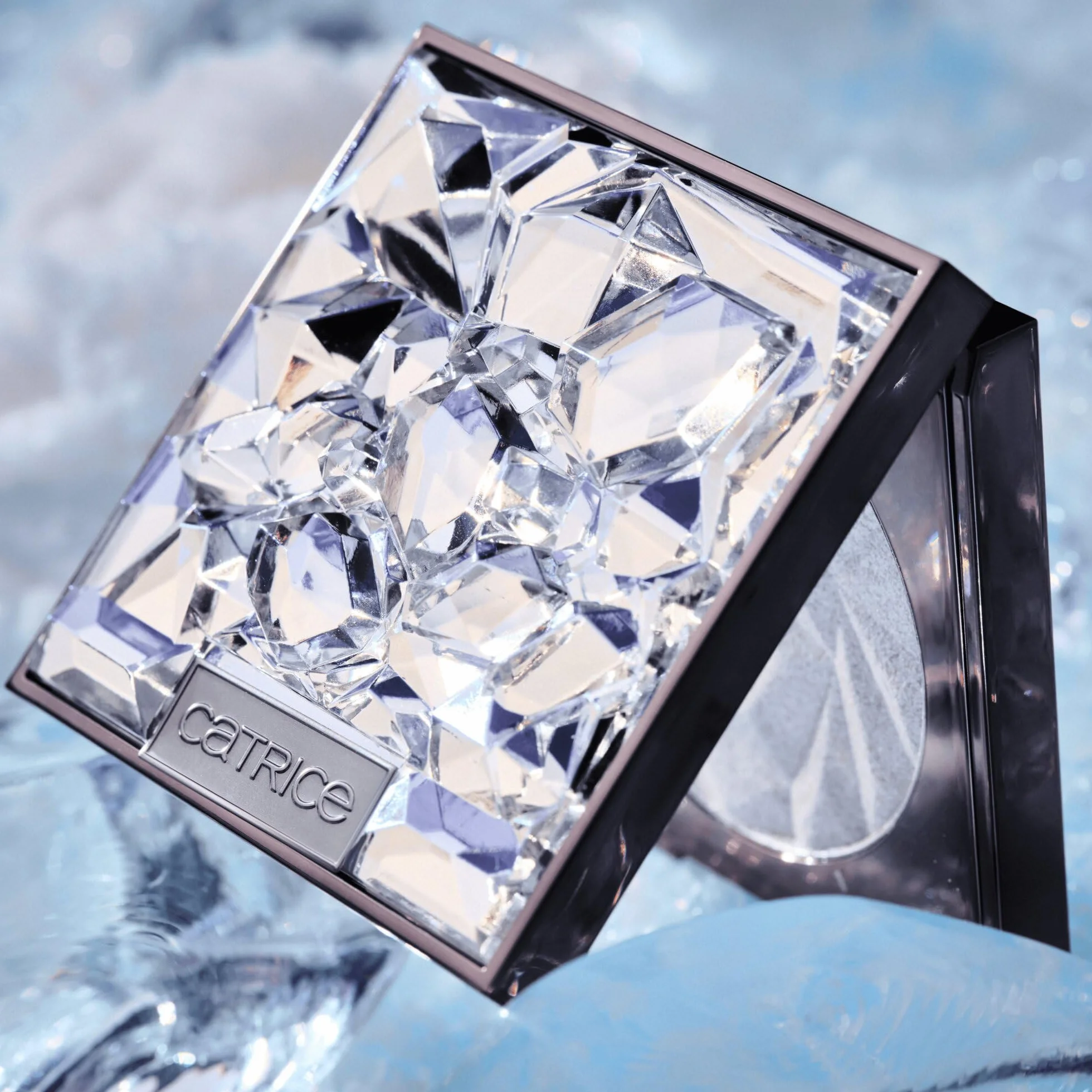 Catrice Rozświetlacz Arctic Illusion Highlighter, Mieniący Się (8.8G)