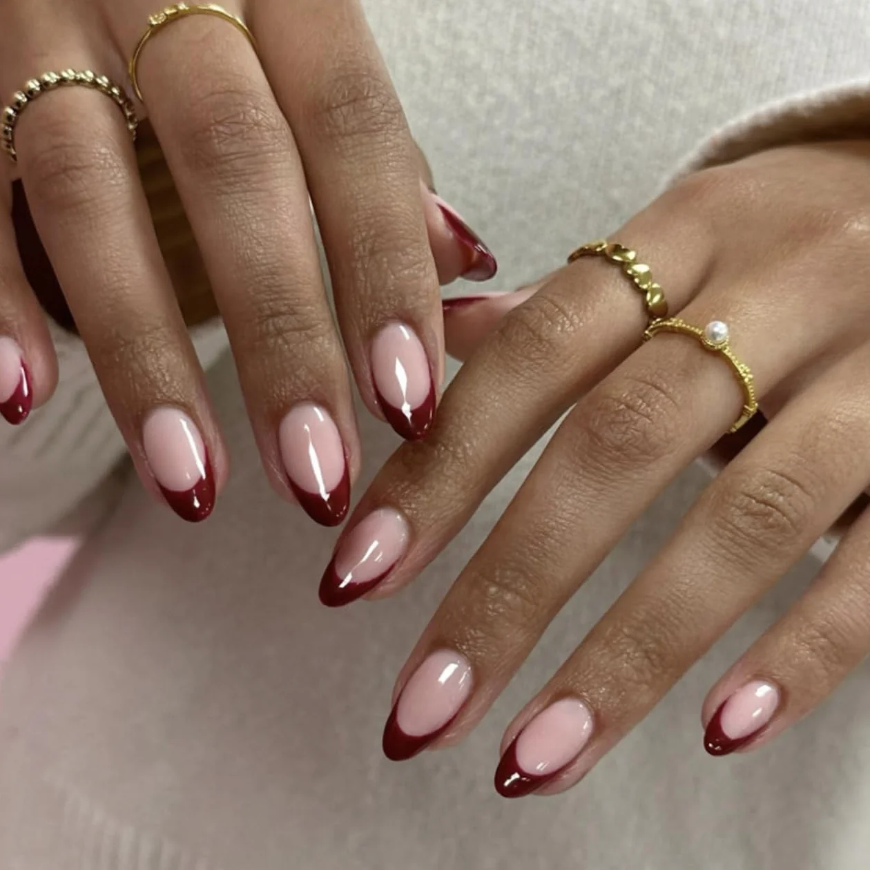 krótkie sztuczne paznokcie, czerwony migdał Burgundy French Design Short Glossy Press on Nails, Wine Red Tips Shiny Pure Colour Retro Chic Flair jesień zima INS Fake Nails