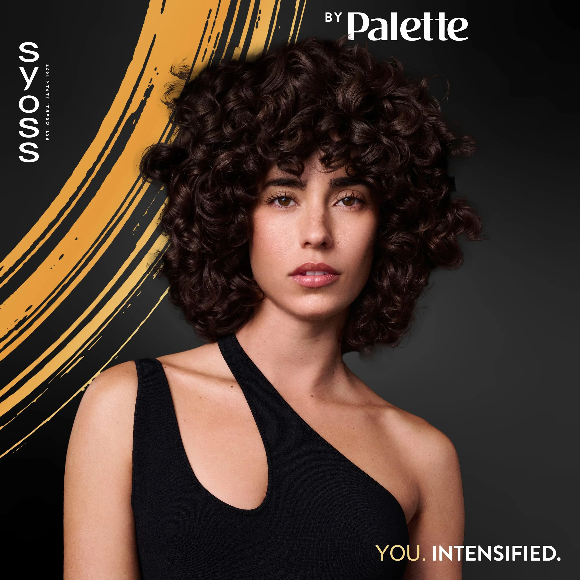 Syoss Paleta Curl Mousse Model Curl 250 ml, pianka do włosów kręconych 3 w 1, która stylizuje, chroni i naprawia, kręcone włosy z kompleksem witamin, odpowiednia do "Curly Hair Method"