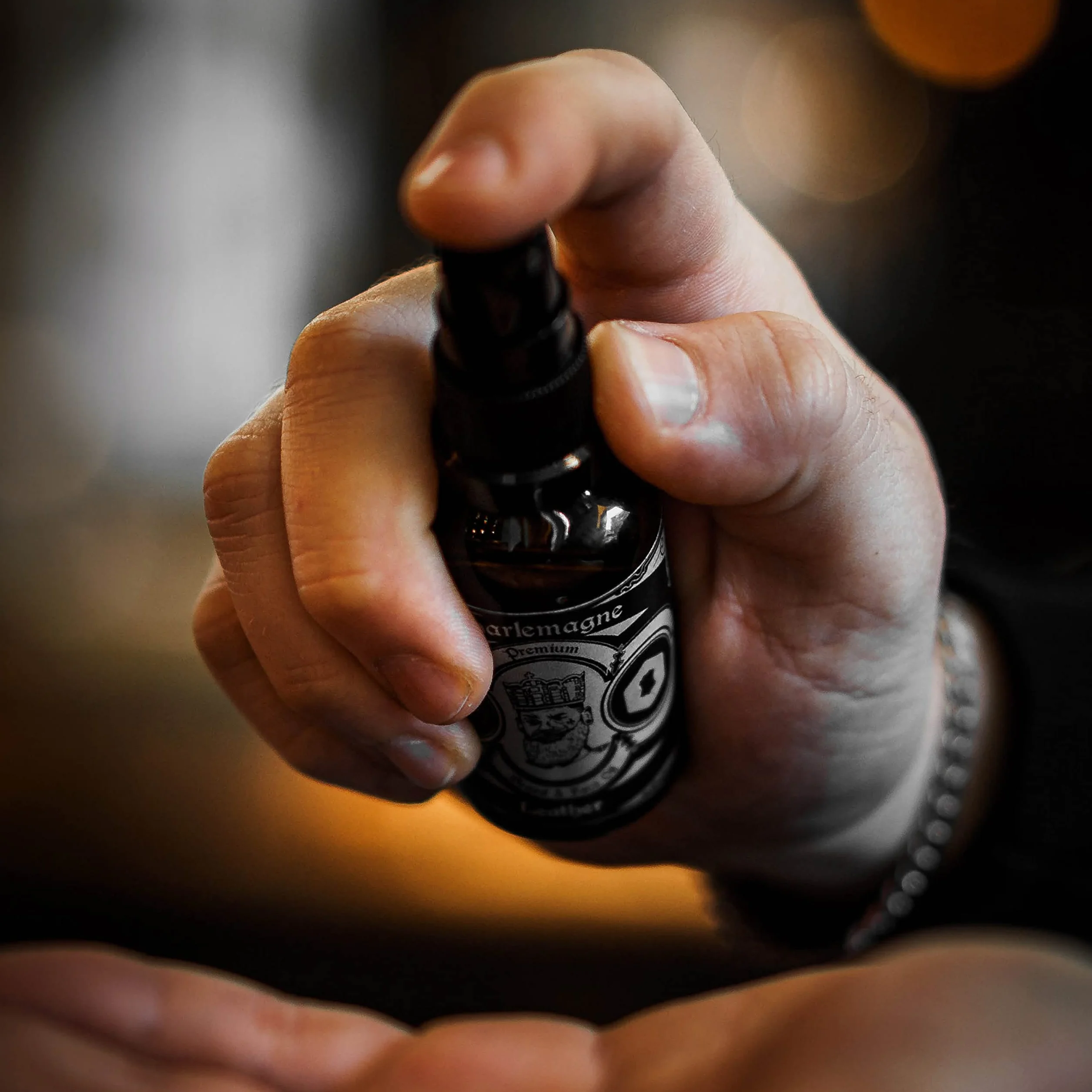 Olejek do brody Charlemagne - 100% wegański wyprodukowany w Niemczech, (Leather Scent) naturalny do pielęgnacji, stymuluje wzrost - Wegański Beard Oil