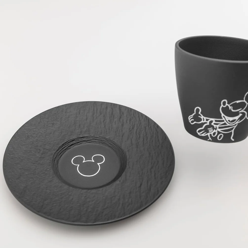 Villeroy & Boch Manufacture Rock – Mickey Mouse – spodek do filiżanki do kawy, czarny, można myć w zmywarce i używać w mikrofalówce, efekt łupku z kredowym wzorem Disney Myszki Miki
