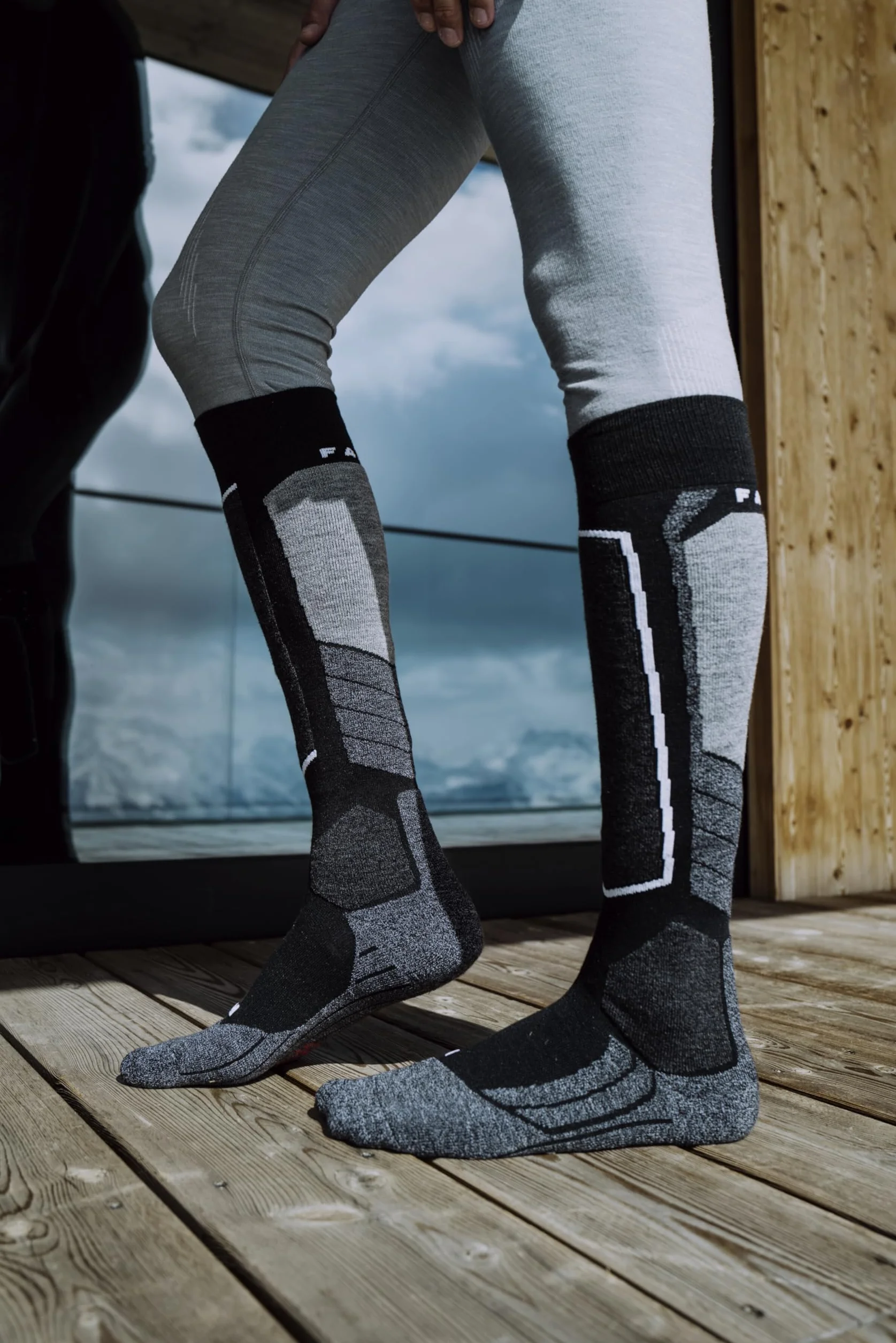 FALKE Mężczyźni Skarpety narciarskie SK2 Intermediate M Kh Wełna ciepłe grube 1 Para, Czarny Black-Mix 3010, 42-43