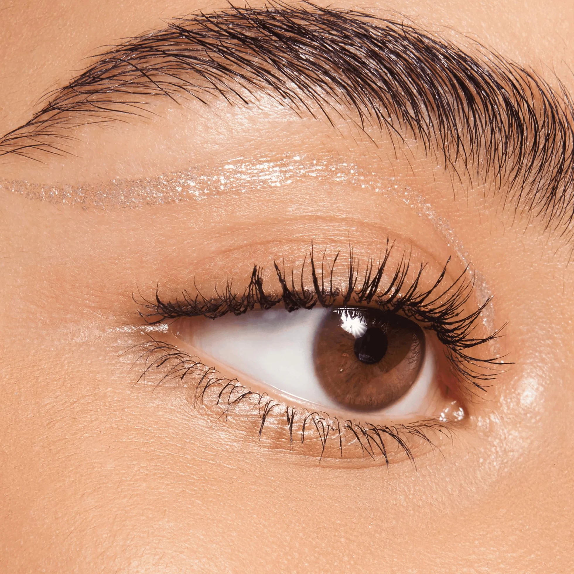 essence eyeliner w płynie eye sparkle! liquid liner, długotrwały, konturowanie, nie pozostawia smug, mieniący się, lśniący (4ml)