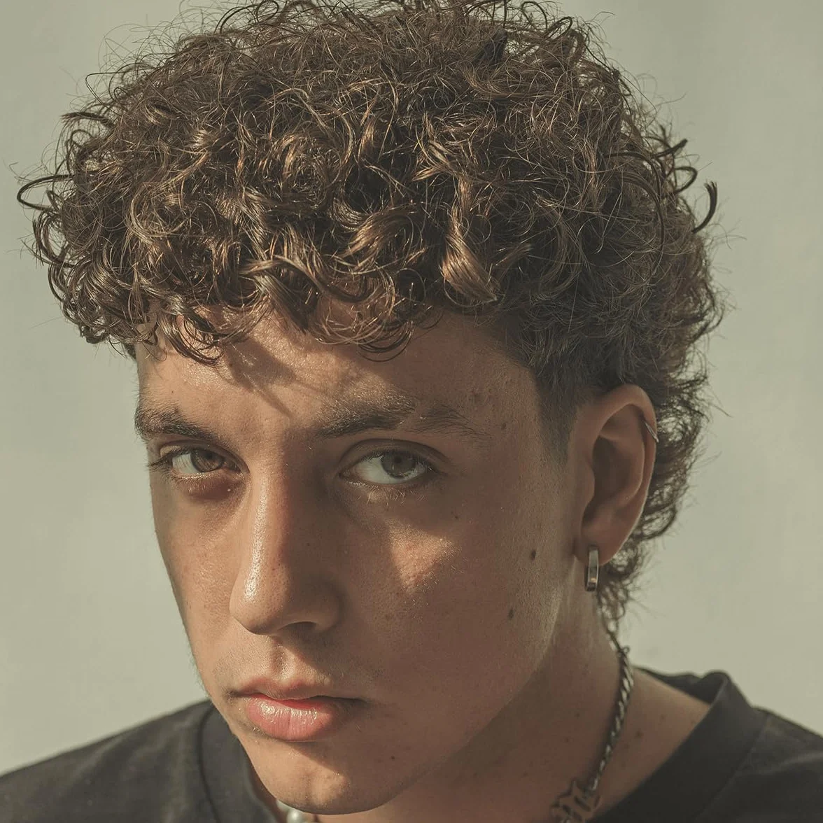 Nubibus krem do włosów krem do stylizacji objętości i tekstury mocne trzymanie matowe wykończenie z jagodami i zapachem jaśminu 185 ml