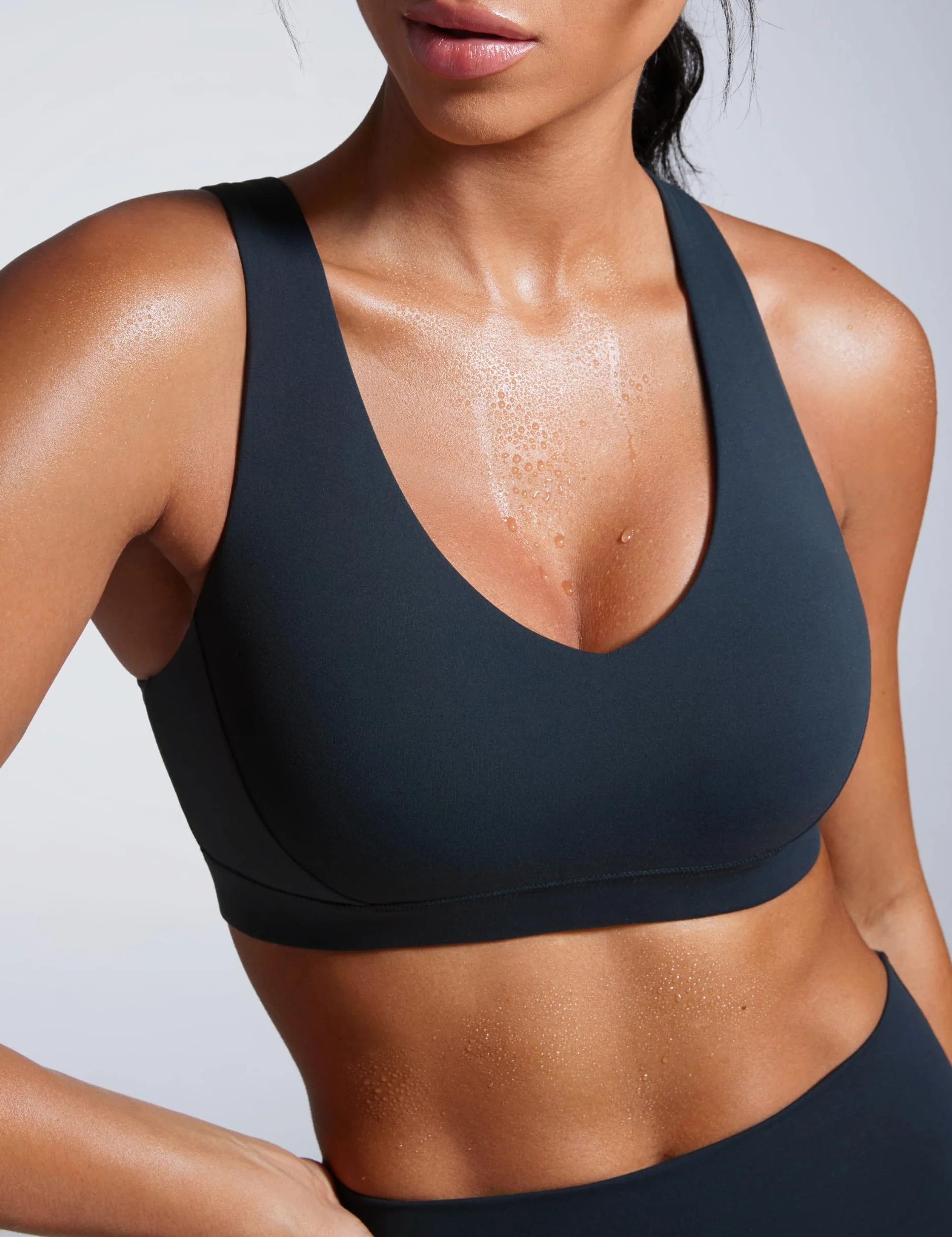 CRZ YOGA Biustonosz sportowy Butterbreeze Criss Cross Back dla kobiet – dekolt w serek regulowane ramiączka usztywniany bezprzewodowy krótki top treningowy