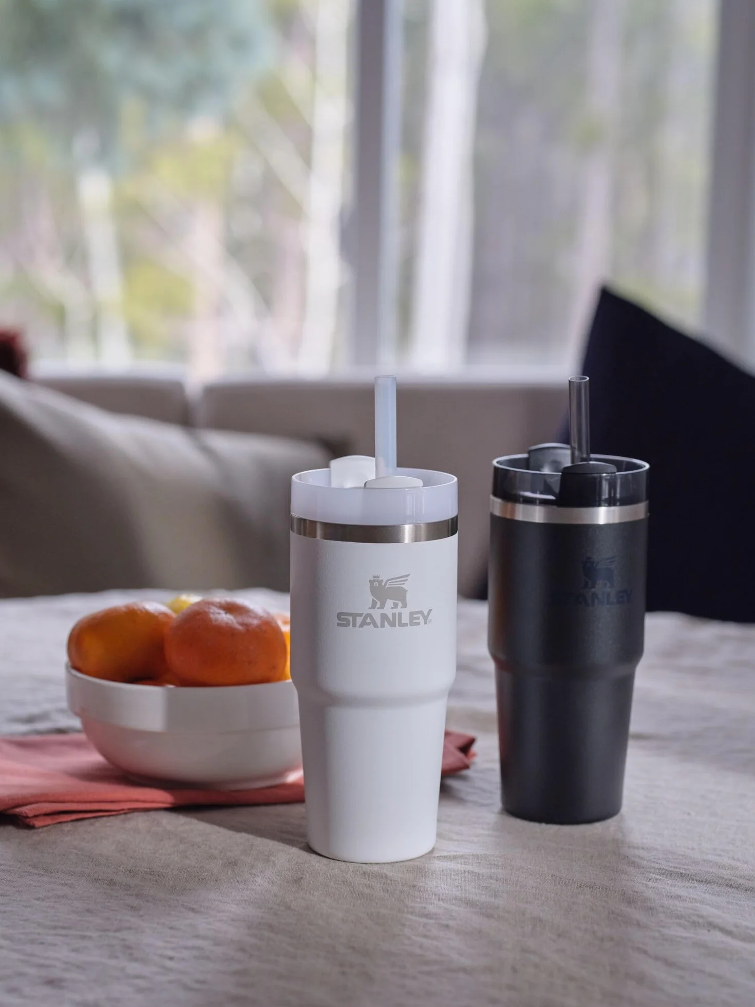 Stanley Quencher H2.0 Kubek ze słomką i 3-drożną zakręcaną pokrywką, kubek próżniowy ze stali nierdzewnej, bez BPA, kompatybilny z uchwytami na kubki podróżne, 414 ml, czarny 2,0