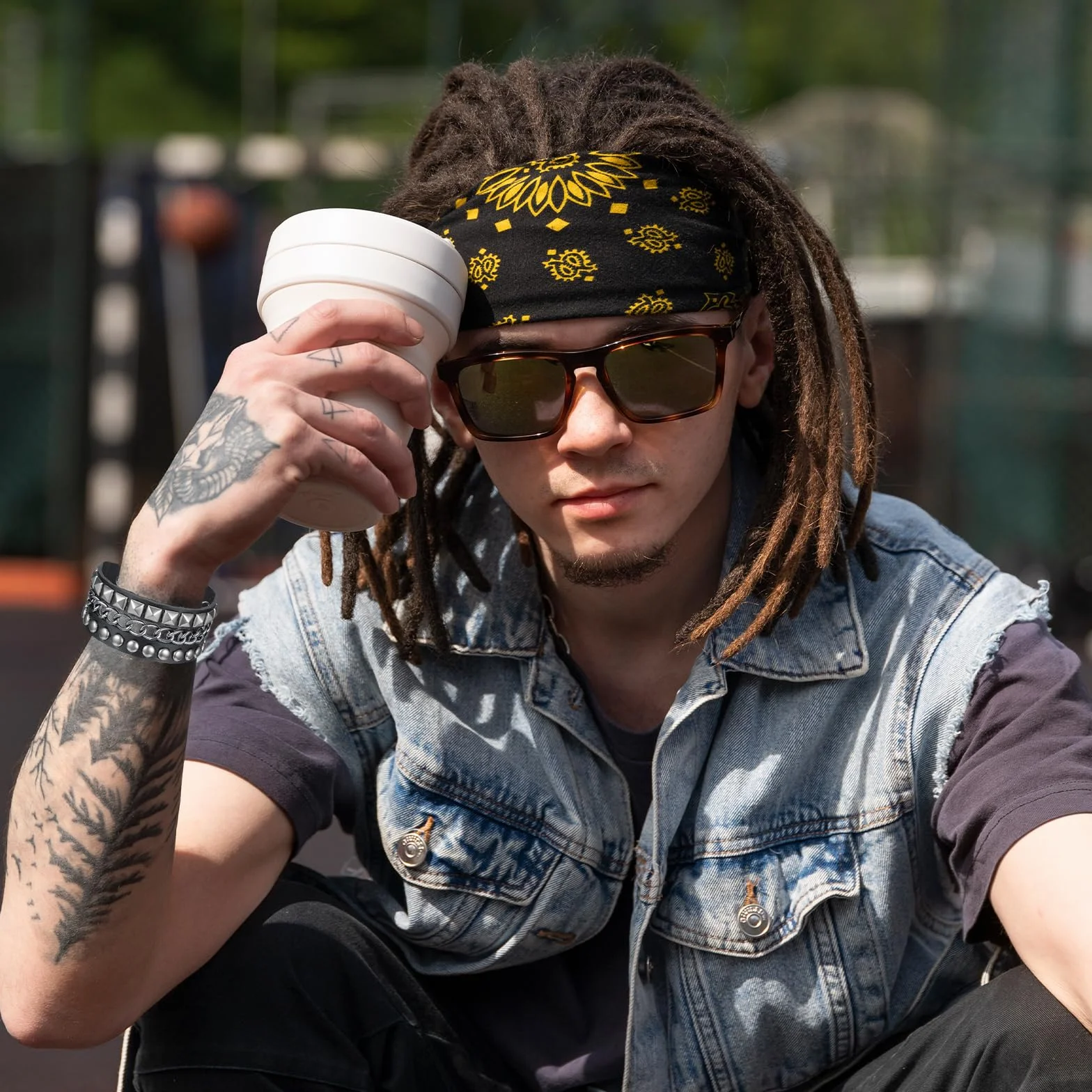 4 szt. bransoletek z ćwiekami, punk rockowe, bransoletki emo z kolcami, skórzany zatrzask, metalowy pasek w stylu lat 80., opaska mankietowa, regulowana dla mężczyzn i kobiet, stroje rockowe