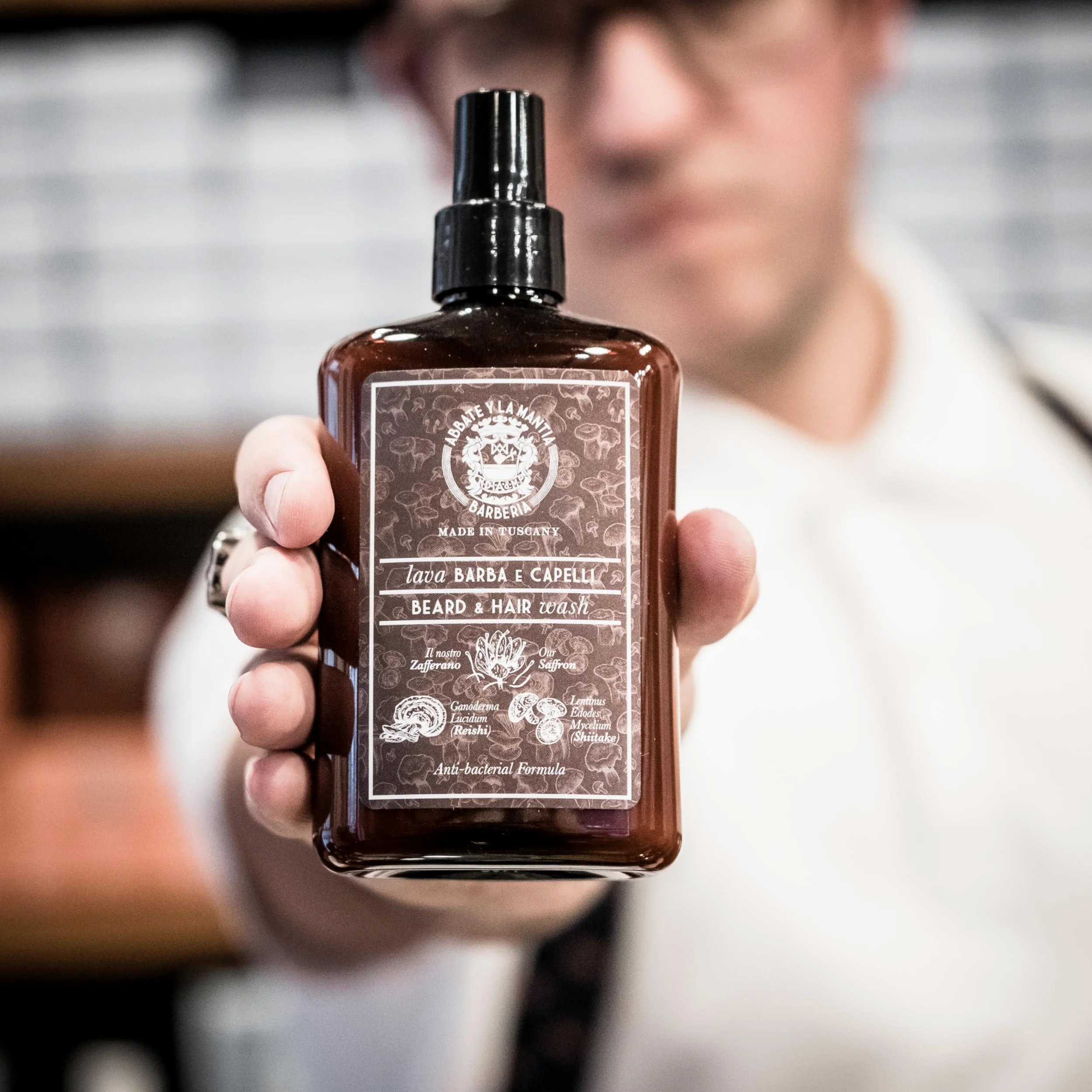 Odżywka do brody przeciw wypadaniu brody, wzmacniająca, łagodząca i antybakteryjna, z szafranem, Reishi i Shiitake, 250 ml, wyprodukowano we Włoszech