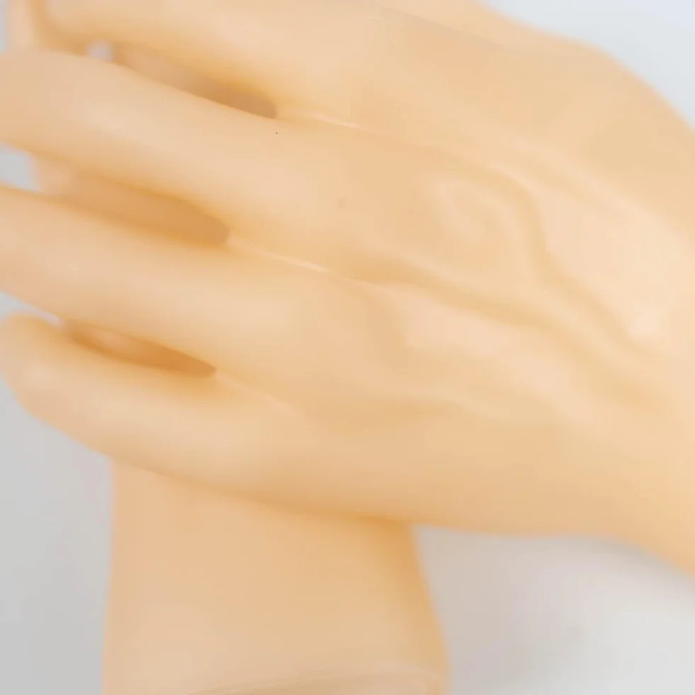 2 sztuki model ręczny wielokrotnego użytku manicure ćwiczenia ręce lewej i prawej ręki mężczyźni kobiety symulacja model dłoni rekwizyty do stojaka wystawowego centrum handlowego, kolor skóry