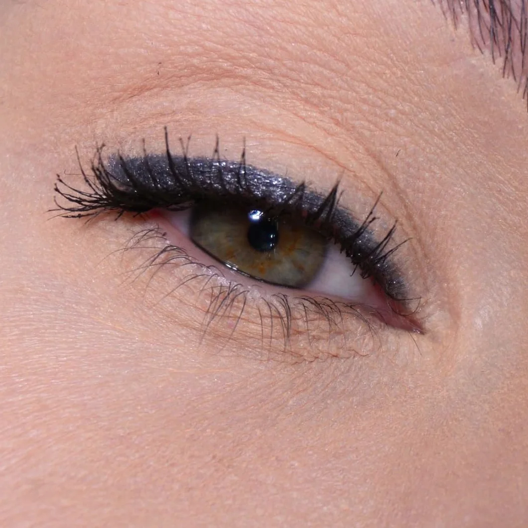 Sandstone Scandinavia hipoalergiczna wodoodporna kredka do oczu | Metaliczny eyeliner bez perfum | Wegańska i nietestowana na zwierzętach kredka do oczu (Grey Stone)