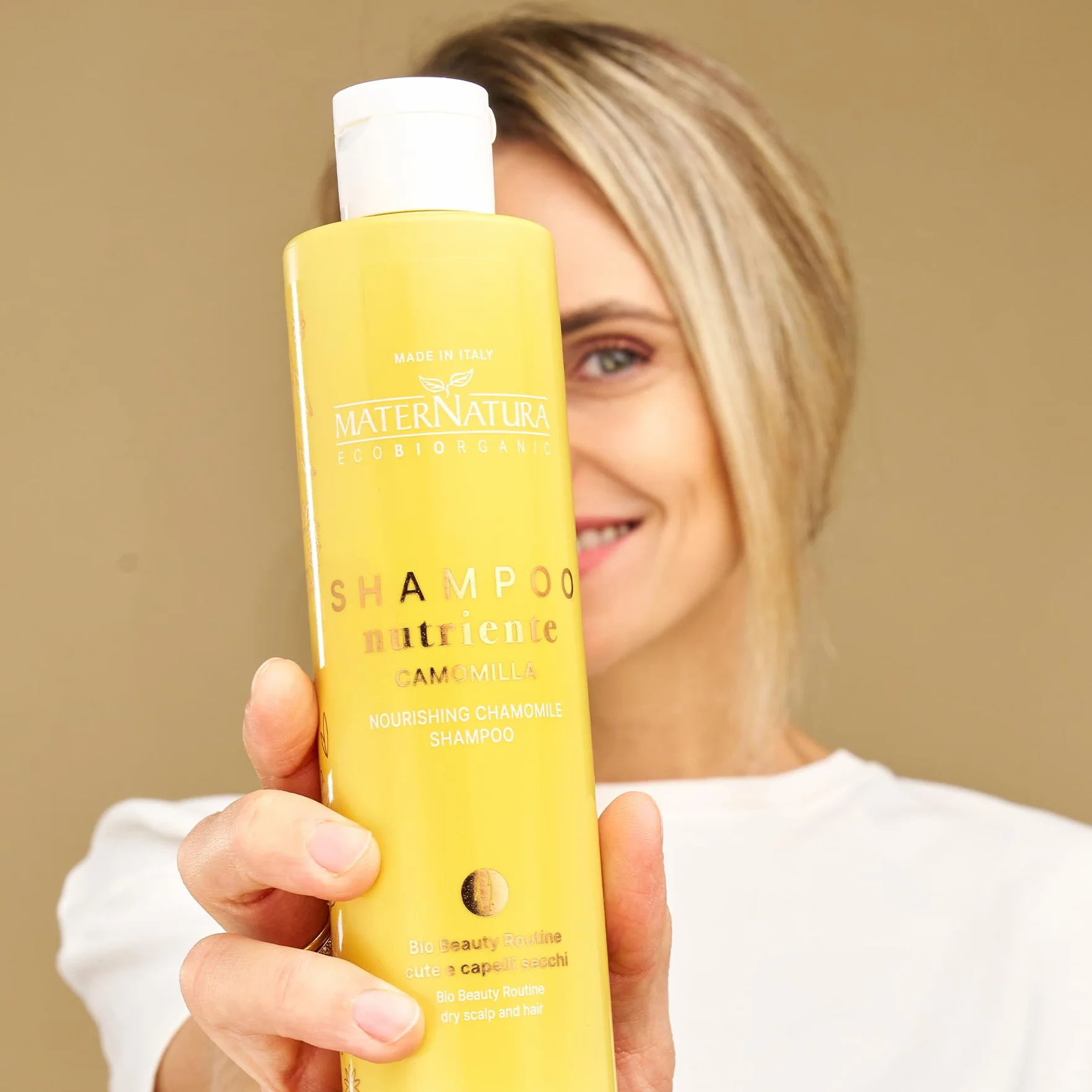 Maternatura, Szampon do włosów suchych z rumiankiem, wzbogacona formuła z odżywką i nawilżającą, Bio Beauty Routine Cute i suche włosy, wyprodukowane we Włoszech - 250 ml
