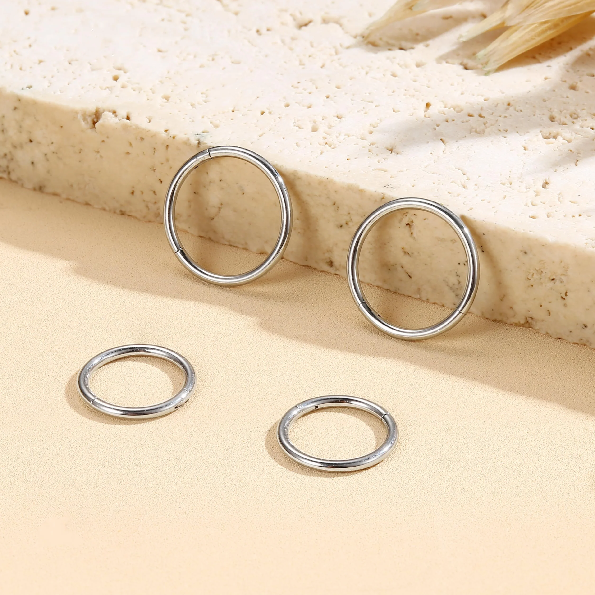 Diamday G23 tytanowe kolczyki do nosa, 20 g, 18 g, 16 G, bezszwowe pierścienie do nosa, hipoalergiczne kolczyki typu sepper, piercing wargi, do Daith Conch, Tragus Rook, kolor złoty/srebrny