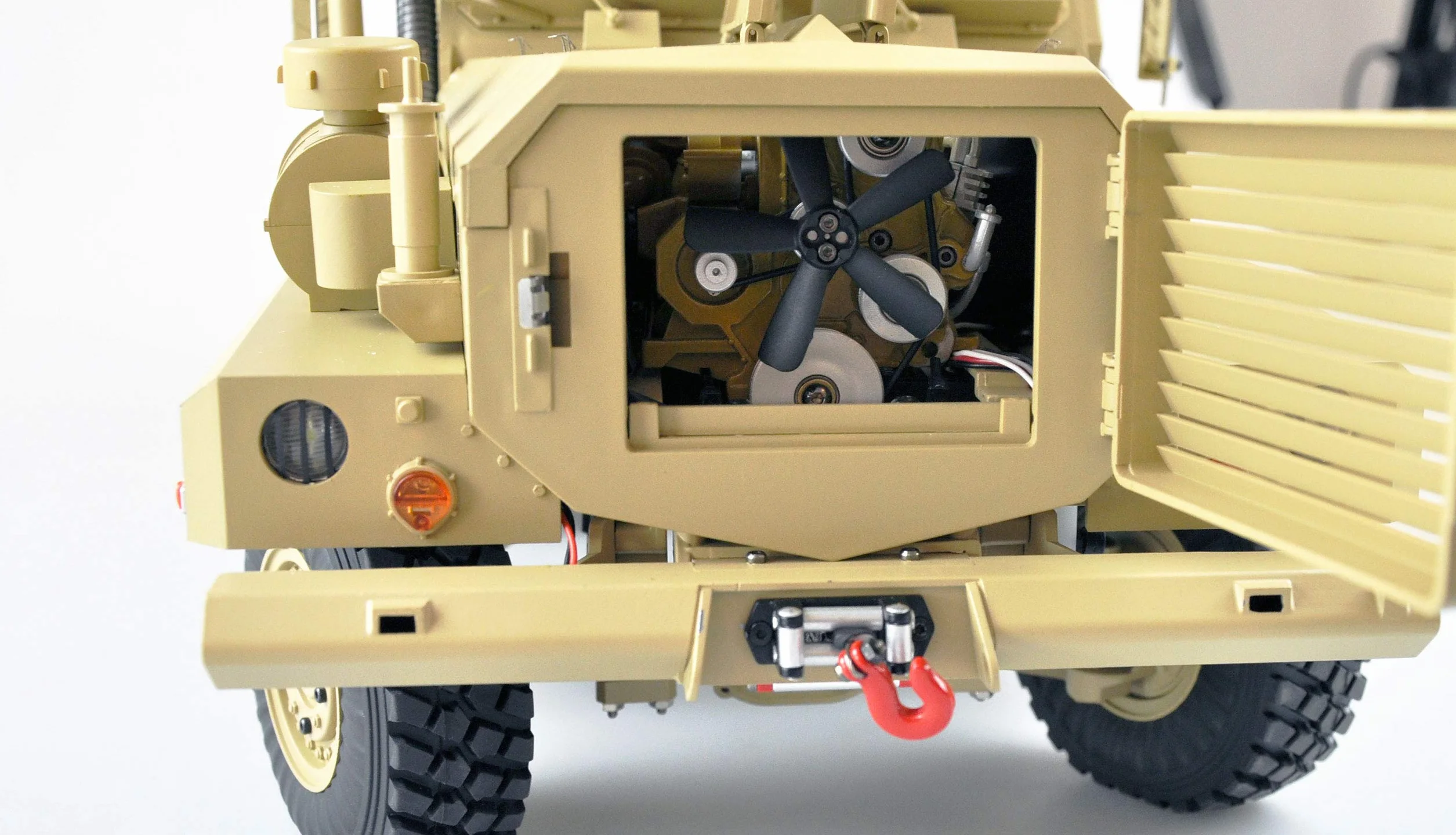 Amewi 22428 amerykański pojazd wojskowy MRAP 6x6 1:12 RTR, światło, dźwięk i dym