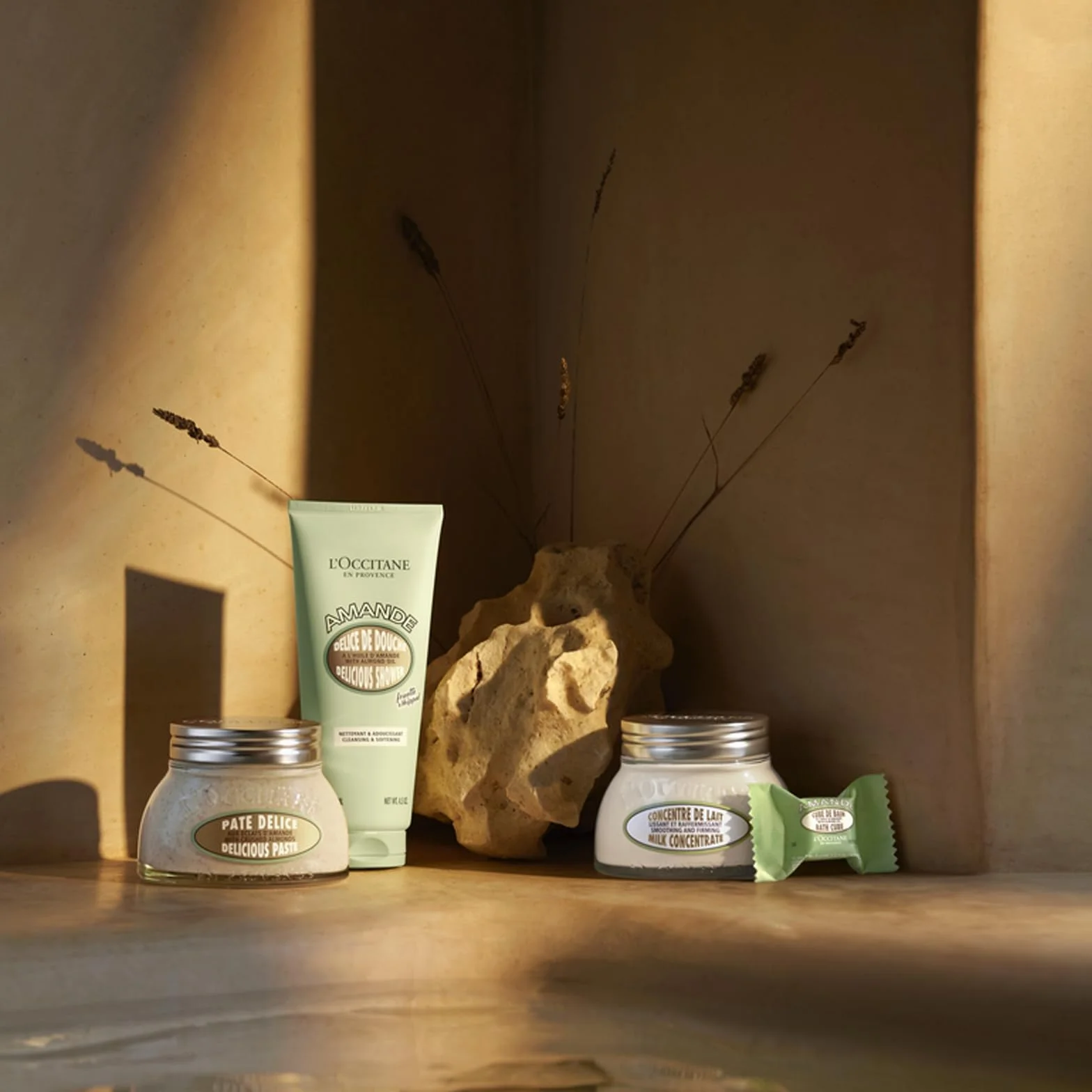 L'OCCITANE - Pasta Delice Peeling do ciała Migdał - 200 ml - Wyprodukowano we Francji
