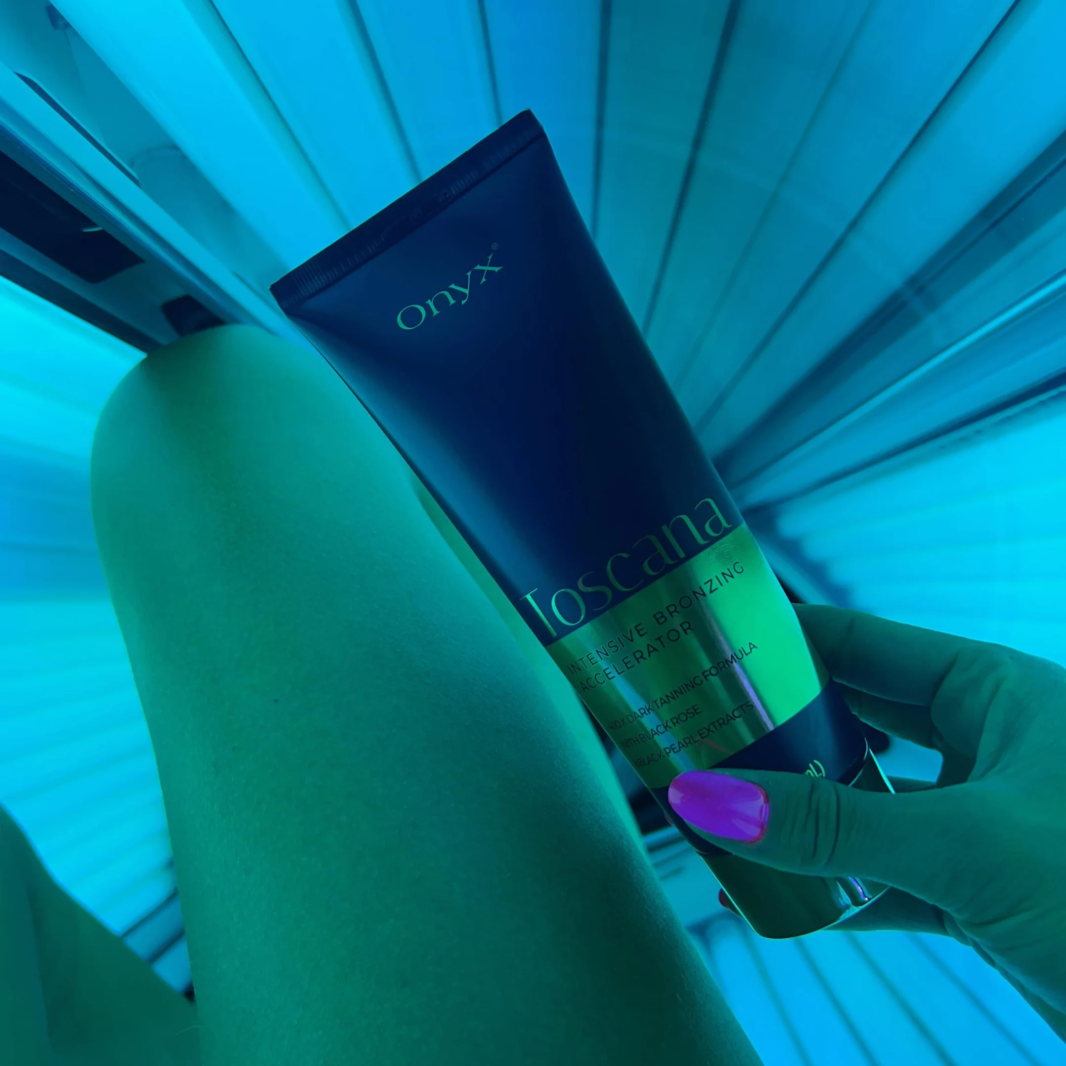 Toscana - balsam do opalania w solarium, krem przyspieszający opalanie oraz brązujący skórę, biały bronzer z formułą odżywczych olejów, efekt ciemnej opalenizny bez plam i smug