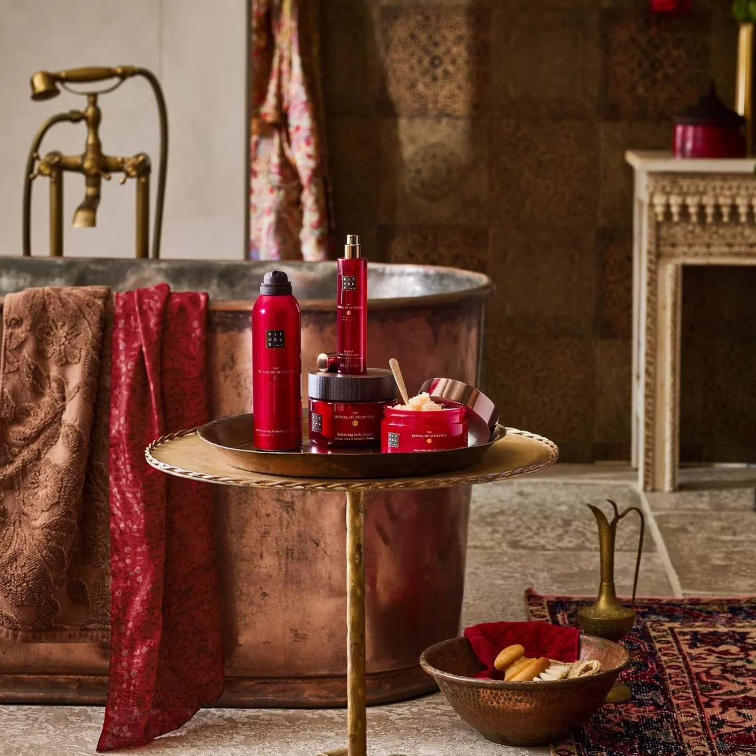 Rituals The Ritual of Ayurveda Odświeżający Scrub do ciała Indian Rose & Punjabi Pink Salt & Sweet Almond 125 g