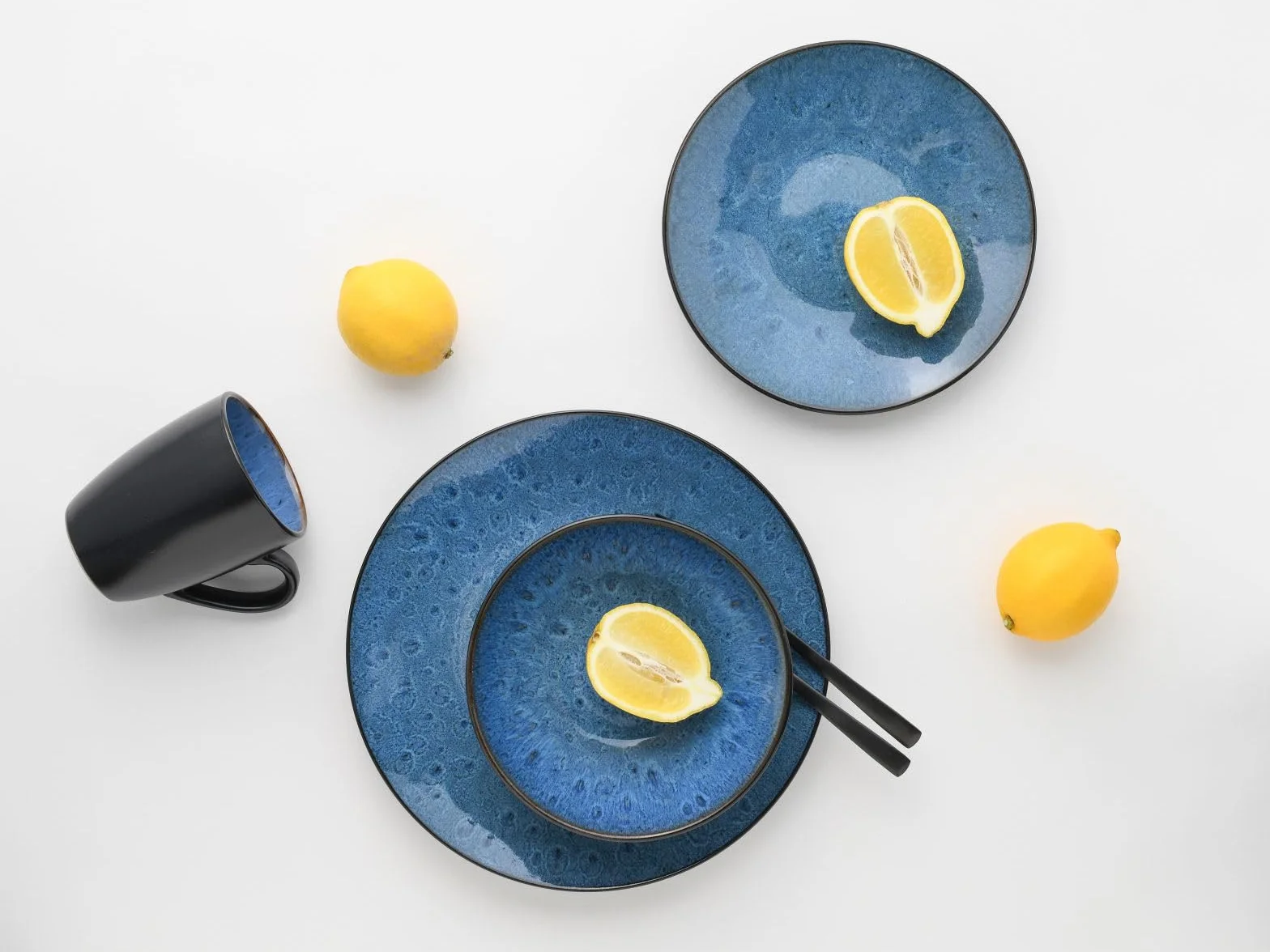 CreaTable, 23959, seria Capri, 18-częściowy zestaw naczyń dla 6 osób, zestaw talerzy z kamionki, nadaje się do mycia w zmywarce i używania w kuchence mikrofalowej, wysokiej jakości produkcja