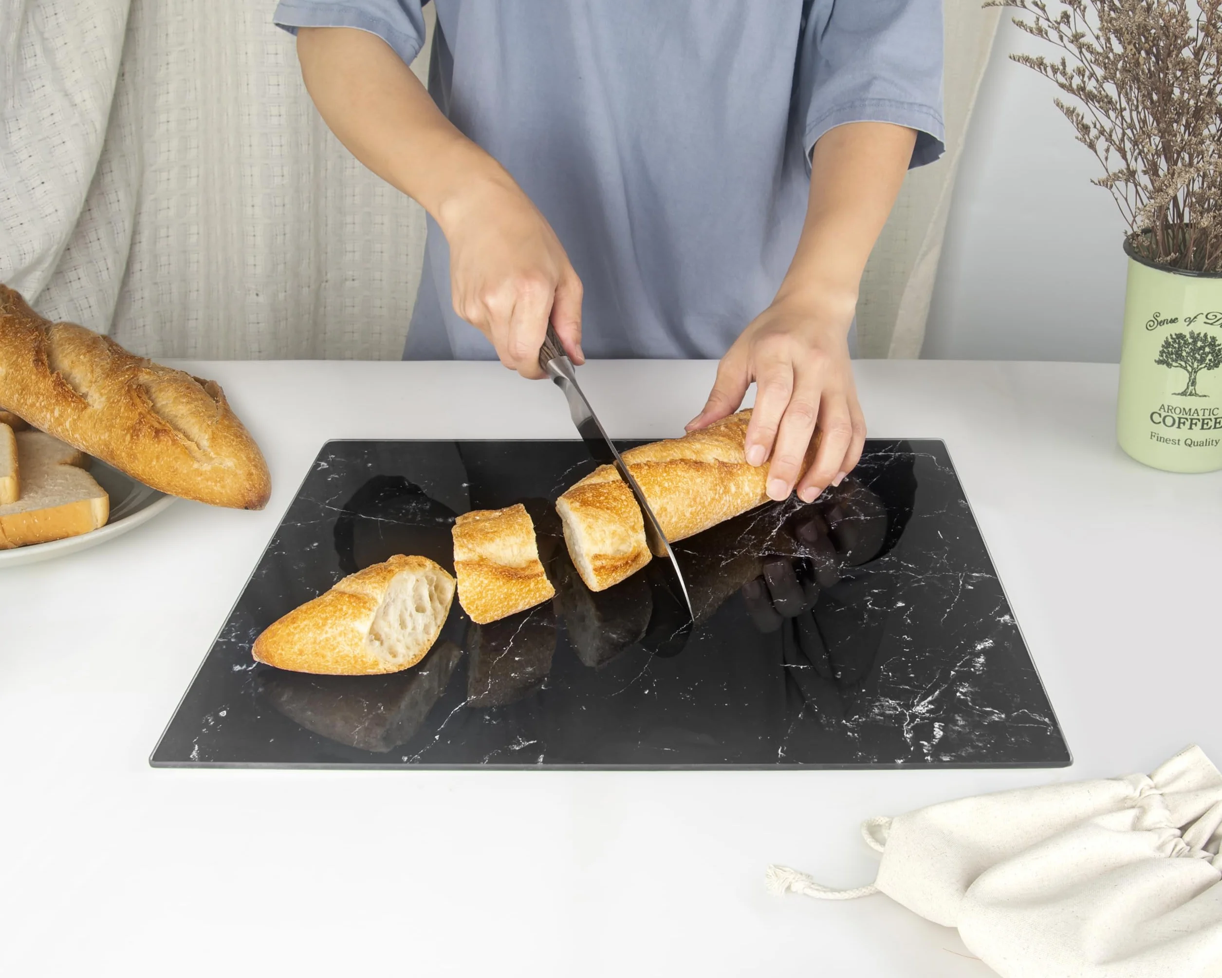 Kitchenville Szklana Deska do Krojenia 40×30 cm – Trwała i Higieniczna, z Hartowanego Szkła – Odporna na Ciepło, Ochrona Blatu Kuchennego – Marmur Czarny