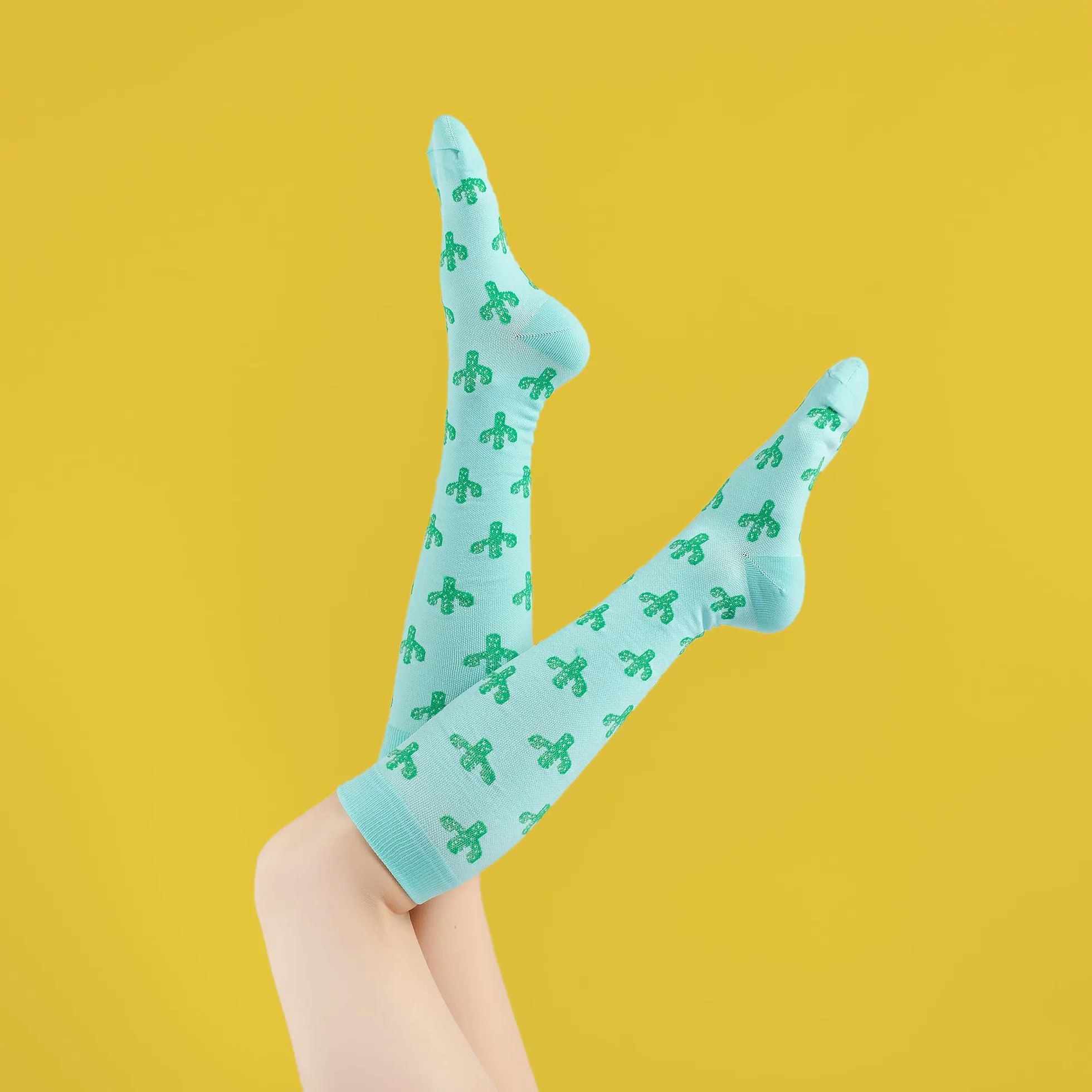 BISOUSOX Skarpety uciskowe unisex 4 pary skarpety kompresyjne do biegania mężczyźni kobiety 15-20 mm Hg wysokie skarpety damskie prezenty ciążowe skarpety rowerowe sportowe