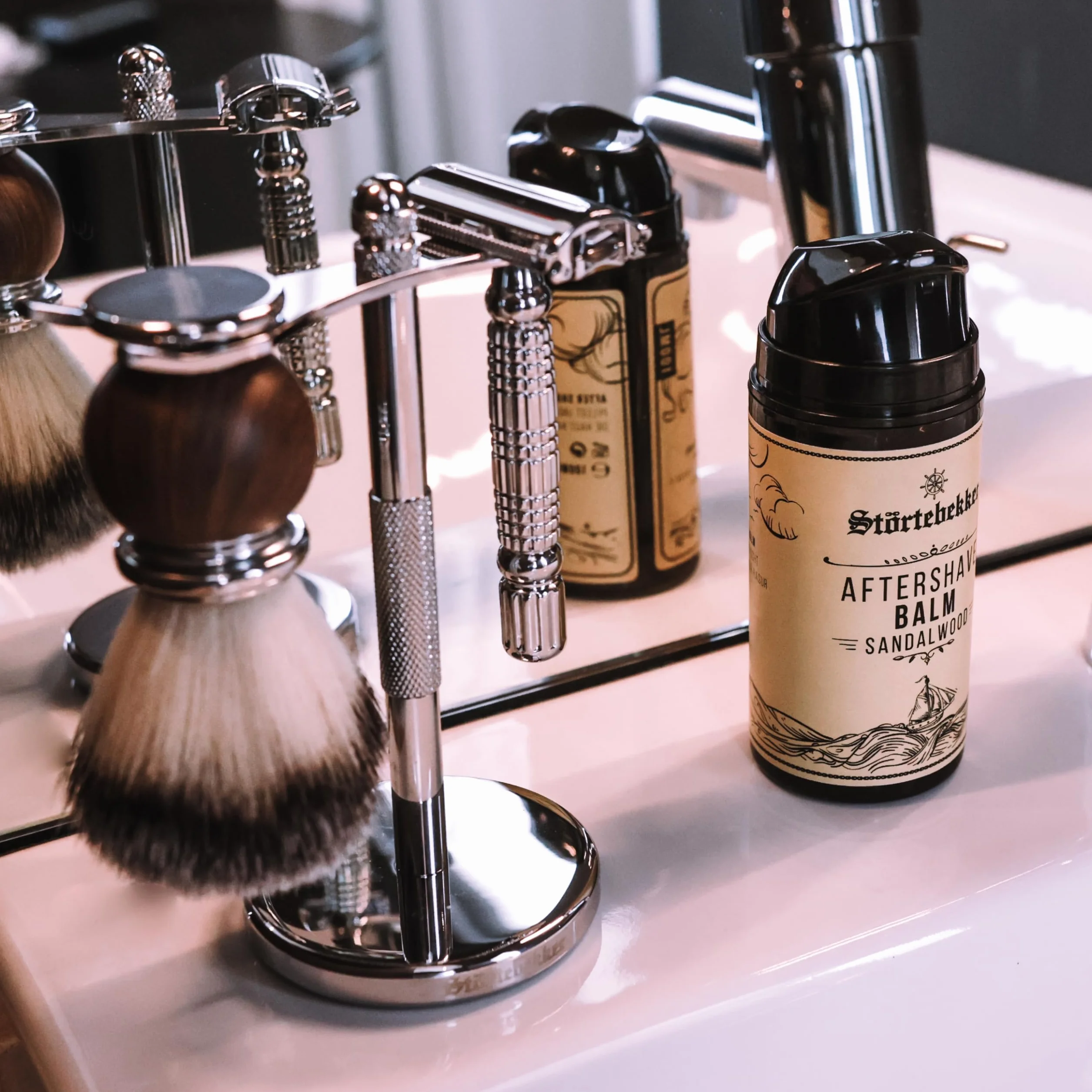 Störtebekker® Premium After Shave balsam dla mężczyzn (drzewo sandałowe) – zapobiega podrażnieniom skóry, oparzeniom po goleniu – przyjemny zapach – balsam po goleniu – wyprodukowano w Niemczech