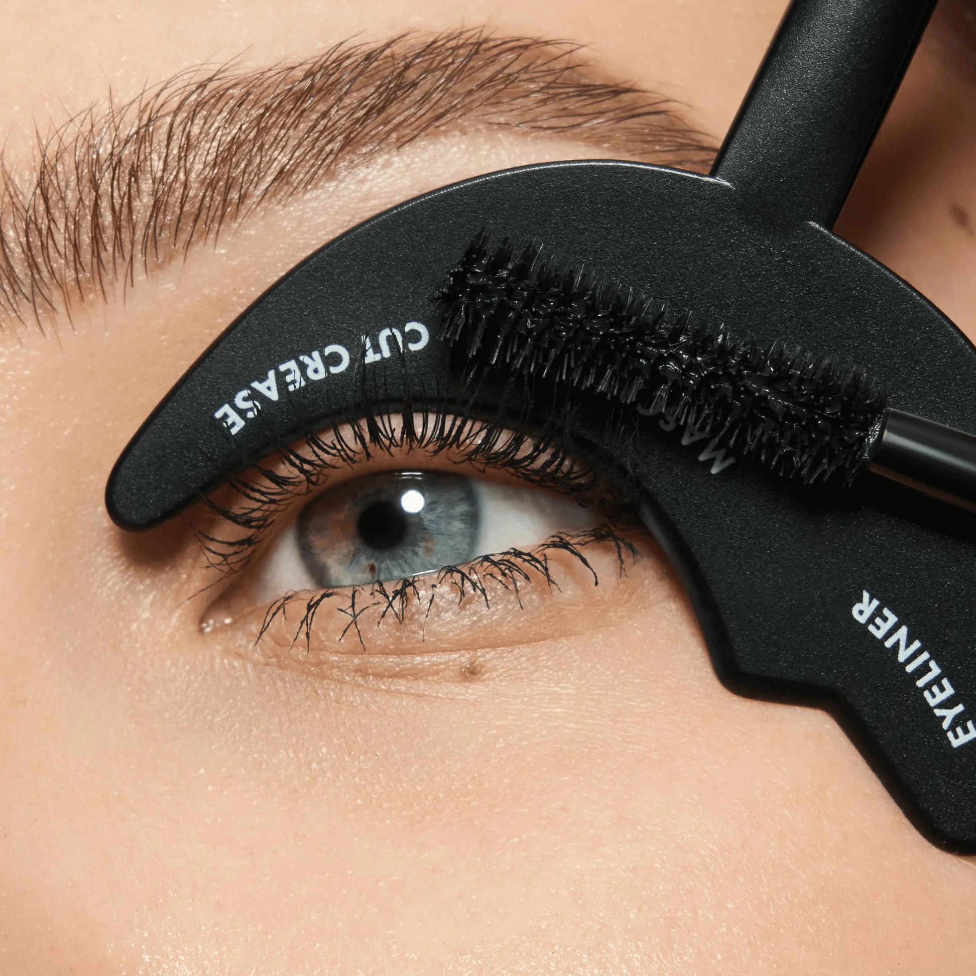 Catrice Narzędzie do makijażu oczu Magic Perfectors, konturowanie, wyraźny wynik (1pcs)