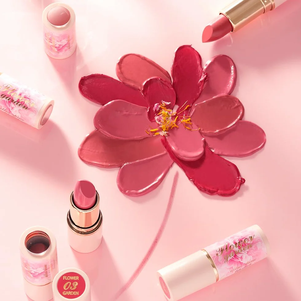 Eveline Cosmetics Nawilżająca pomadka nr 01 - seria Flower Garden | wegańska, pielęgnująca z kwasem hialuronowym i ekstraktem z piwonii