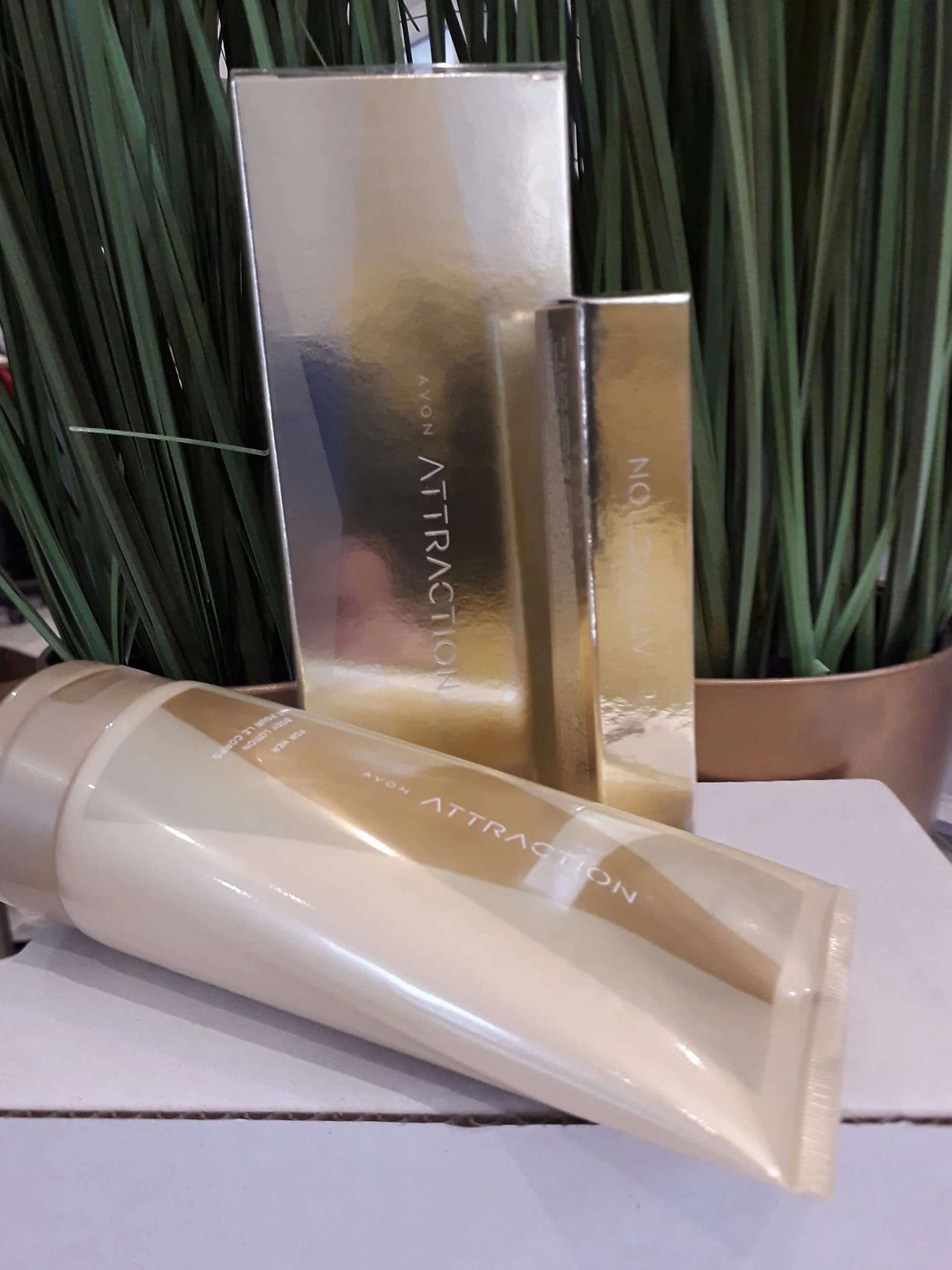 Avon Attraction Set Eau de Parfum balsam do ciała spray kieszonkowy