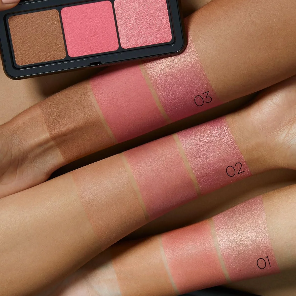 KIKO Milano Multi Finish Trio Blush & Bronzer Palette 02 | Paleta twarzy z 1 bronierem i 2 różami w matowych i metalicznych wykończeniach