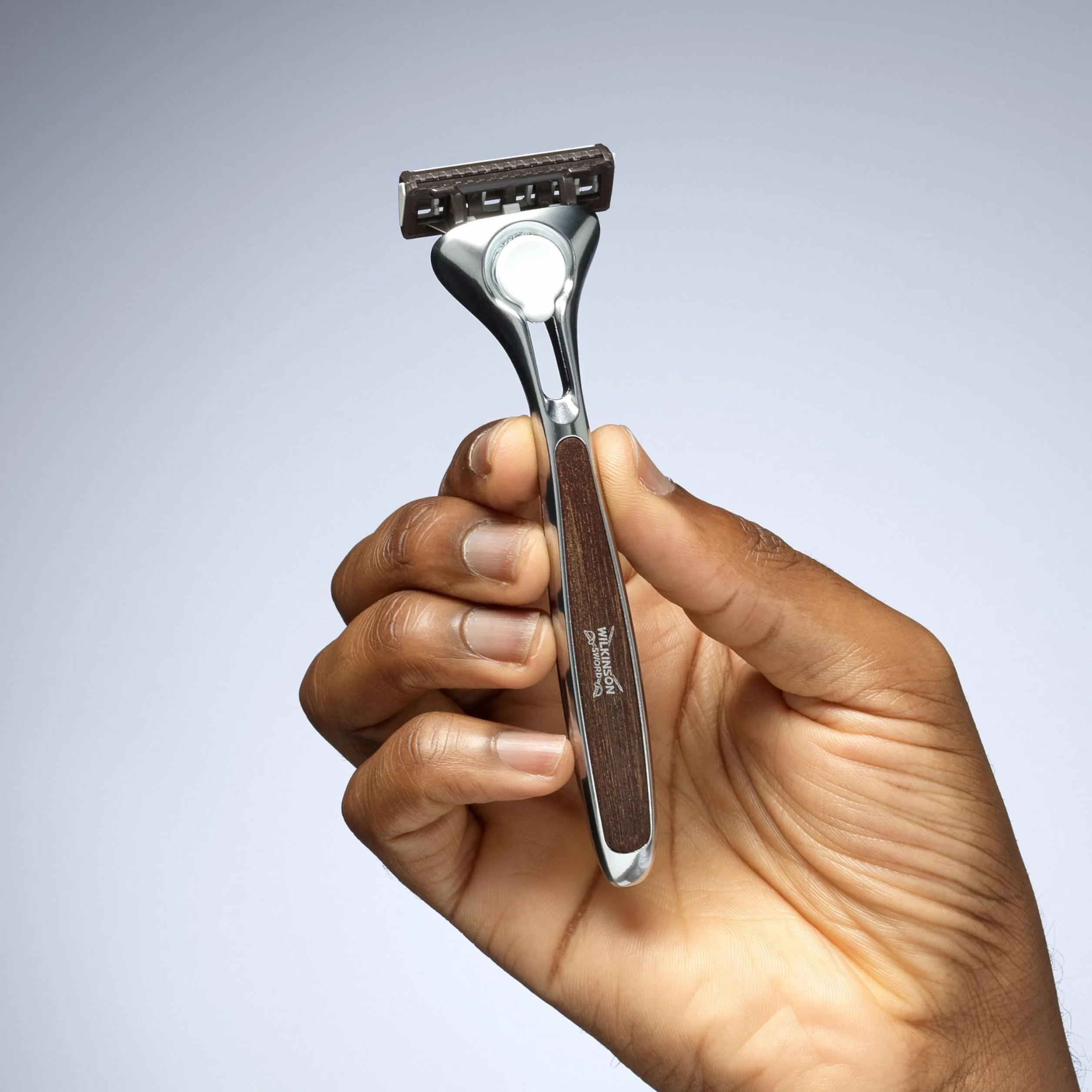 Wilkinson Sword 7005099W Maszynka do Golenia dla Mężczyzn z 4 Wkładami, 4 Ostrza, Srebrny/Brązowy