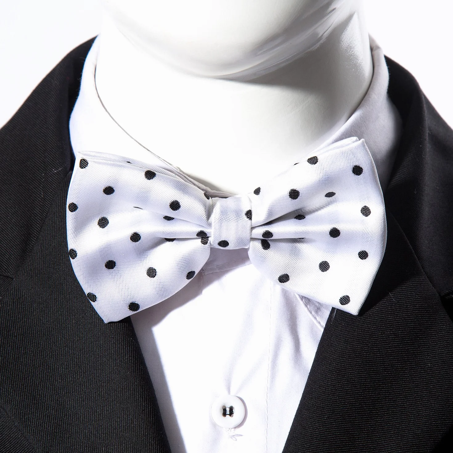 DonDon Elegancka mucha w kropki zapinana na haczyk - zawiązana i regulowana, w różnych kolorach