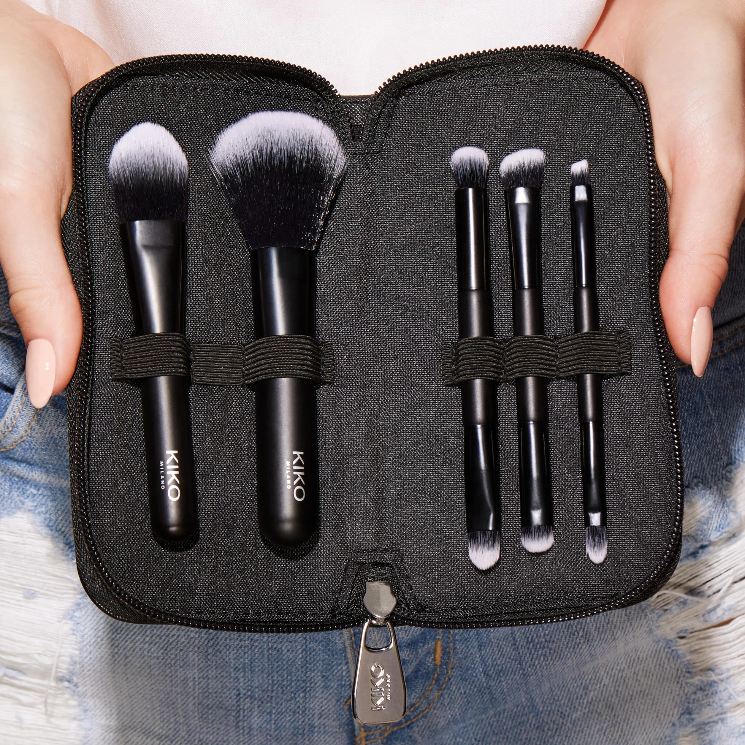 KIKO Milano Travel Brush Set | Kosmetyczka podróżna z 5 profesjonalnymi pędzlami