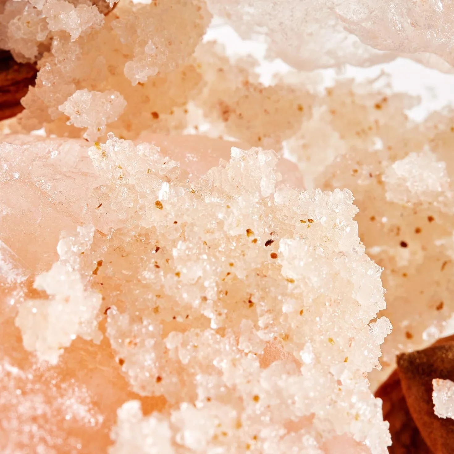 Rituals The Ritual of Ayurveda Odświeżający Scrub do ciała Indian Rose & Punjabi Pink Salt & Sweet Almond 125 g