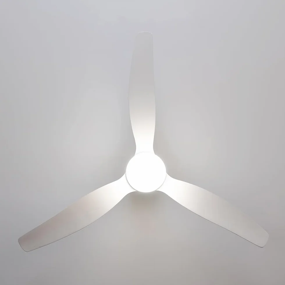Cecotec - Wentylator sufitowy EnergySilence Aero 5600 Aqua IronWhite - 40 W i 52", Wi-Fi, pilot, stopień ochrony IP44, światło, 6 prędkości, 3 łopatki, tryb zima-lato, timer 8h