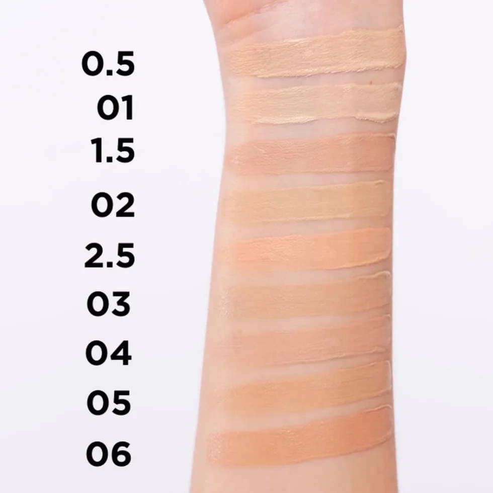 Eveline Cosmetics Better Than Perfect Foundation – lekki, nawilżający i promiennie wykończony kwasem hialuronowym i kolagenem roślinnym, utrzymuje się przez 12 godzin, wegański