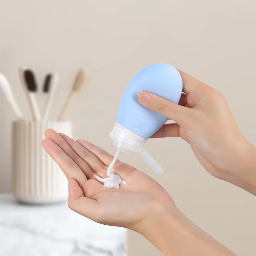 Opret Zestaw 4 silikonowych butelek podróżnych, 60 ml, szczelne, do wielokrotnego napełniania, przenośne pojemniki do szamponu, kremów, odżywki, nie zawierają BPA i posiadają certyfikat TSA