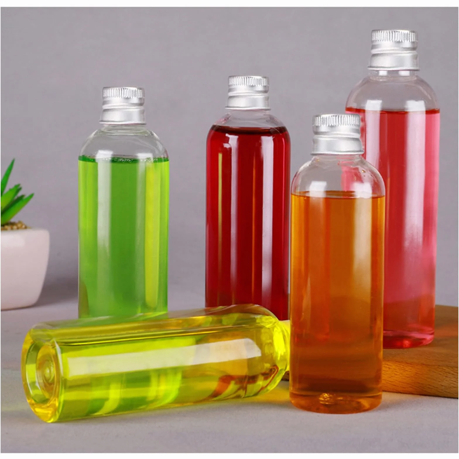 Mini butelki na alkohol 100 ml ze srebrnymi zakrętkami, pojemniki na sos wielokrotnego użytku, lejek w zestawie - na imprezy i wesela (100 ml)