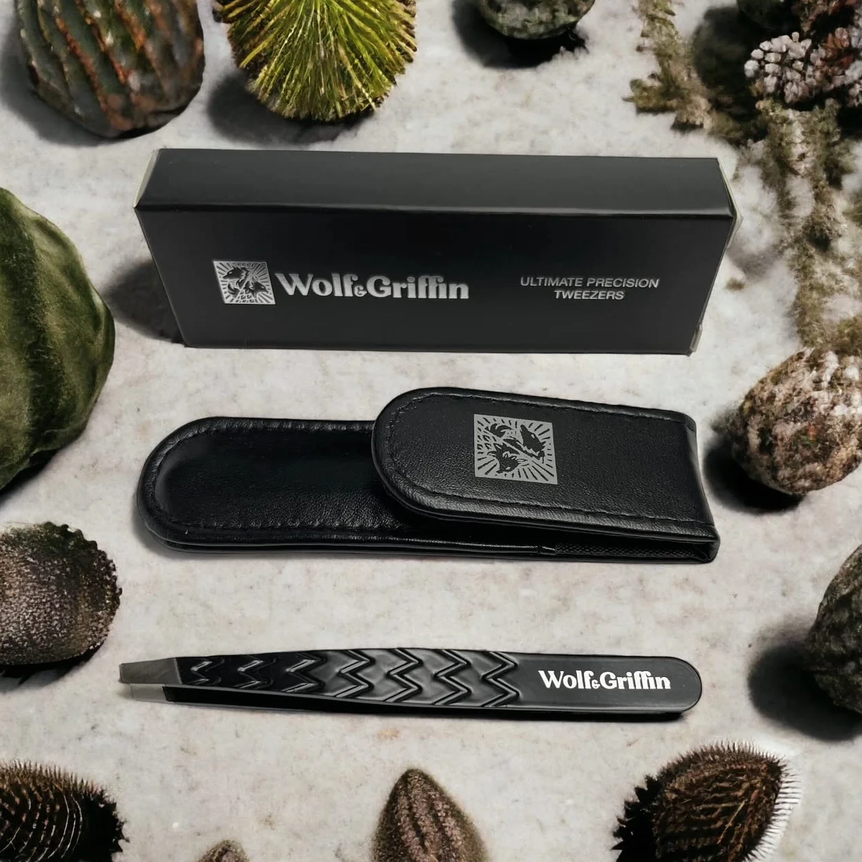 Wolf & Griffin Black Edition Ultimate Precision Pinceta z etui, stal nierdzewna z czarną powłoką, profesjonalna pęseta do brwi dla mężczyzn i kobiet