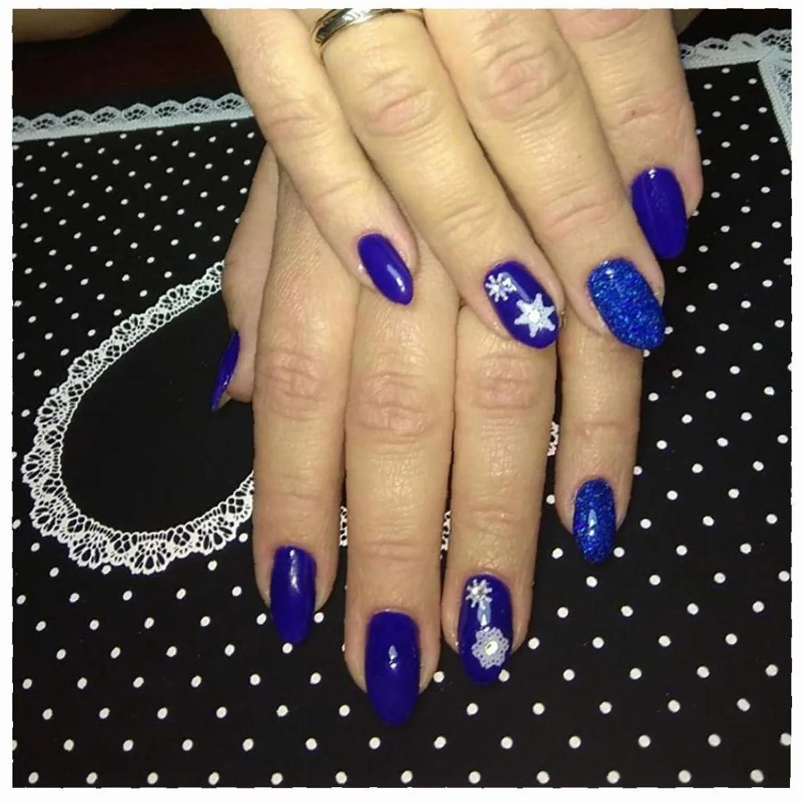 1 zestaw silikonowych paznokci poduszka i mata na stół narzędzie do manicure mata na stół ręczna poduszka poduszka uchwyt na ramię do paznokci salon lub do użytku domowego (czarny)